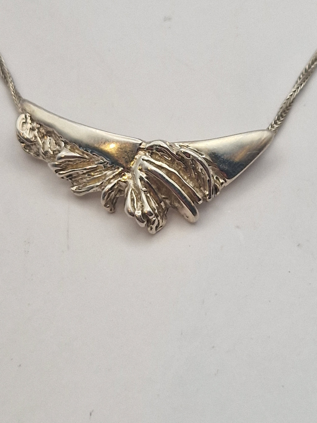 Nærbilde av bladmotivet