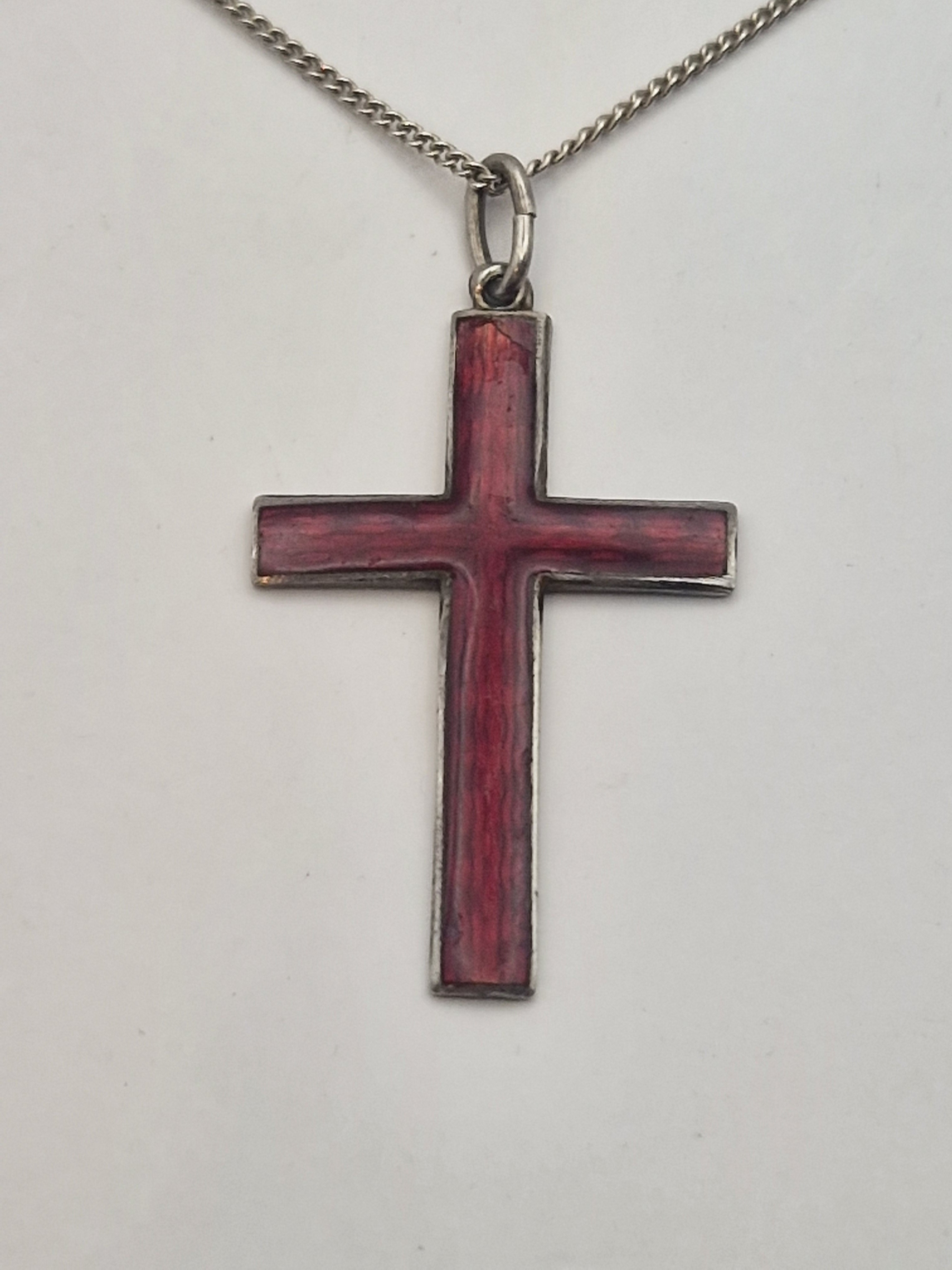 Nærbilde av rød emalje