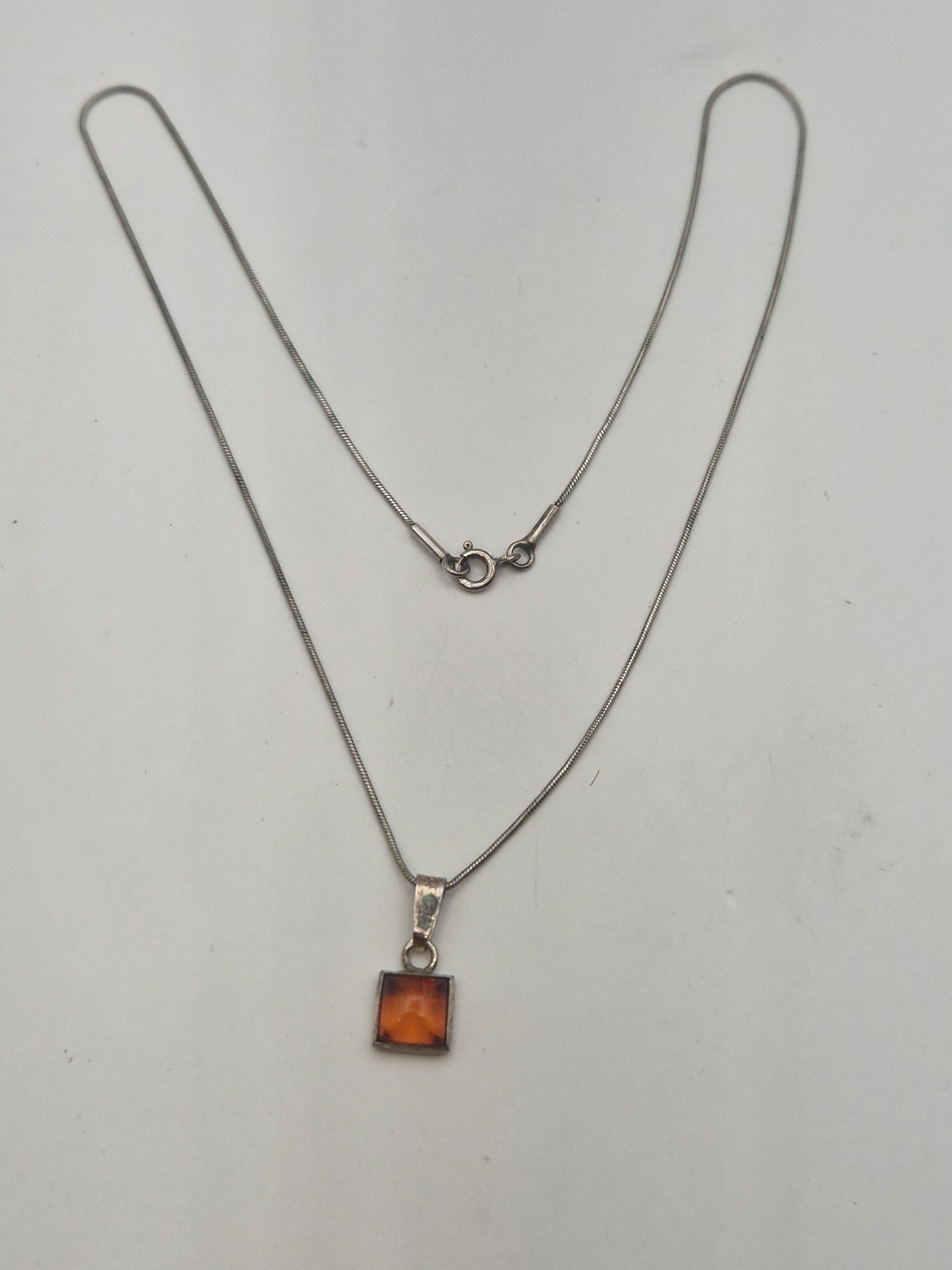 Oversiktsbilde av halskjedet