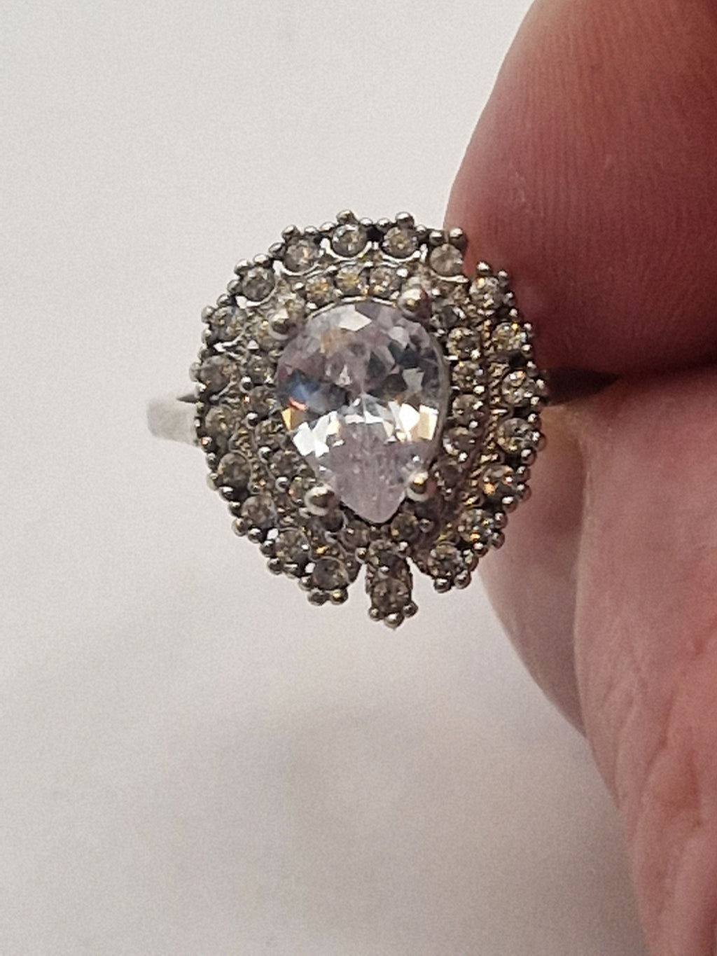 Nærbilde av sten og halo