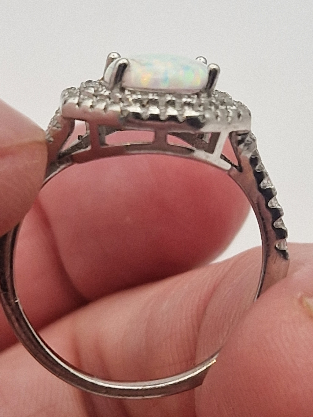 Sideprofil som viser høyde og innfatning