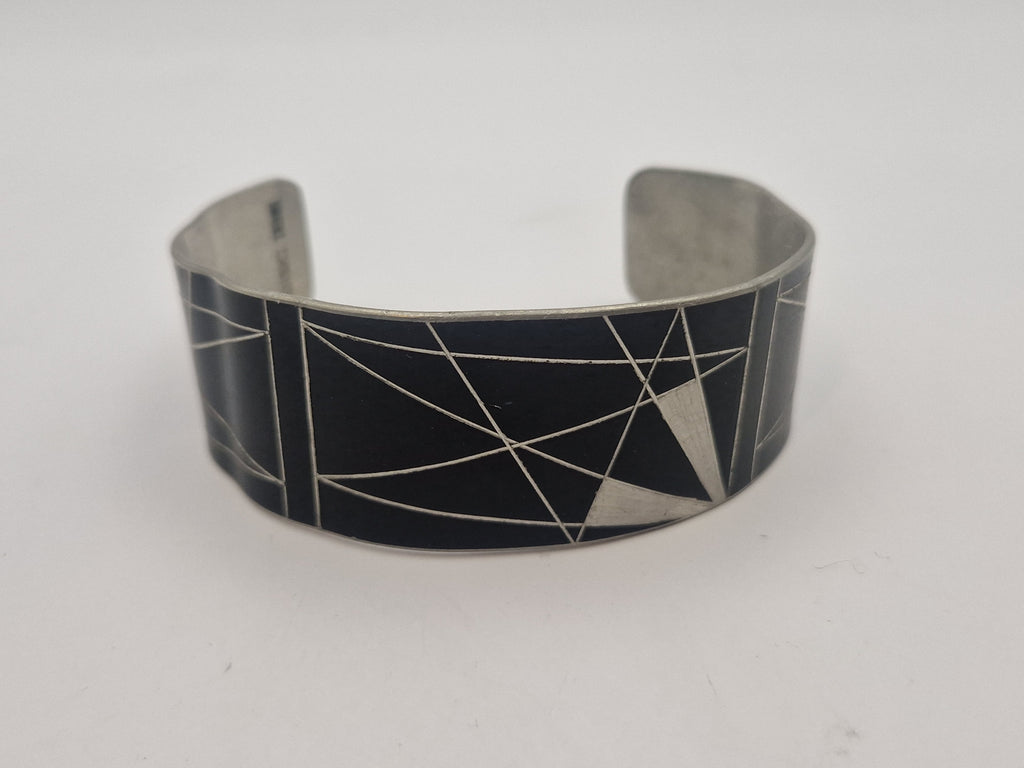 Frontbilde som viser det geometriske mønsteret