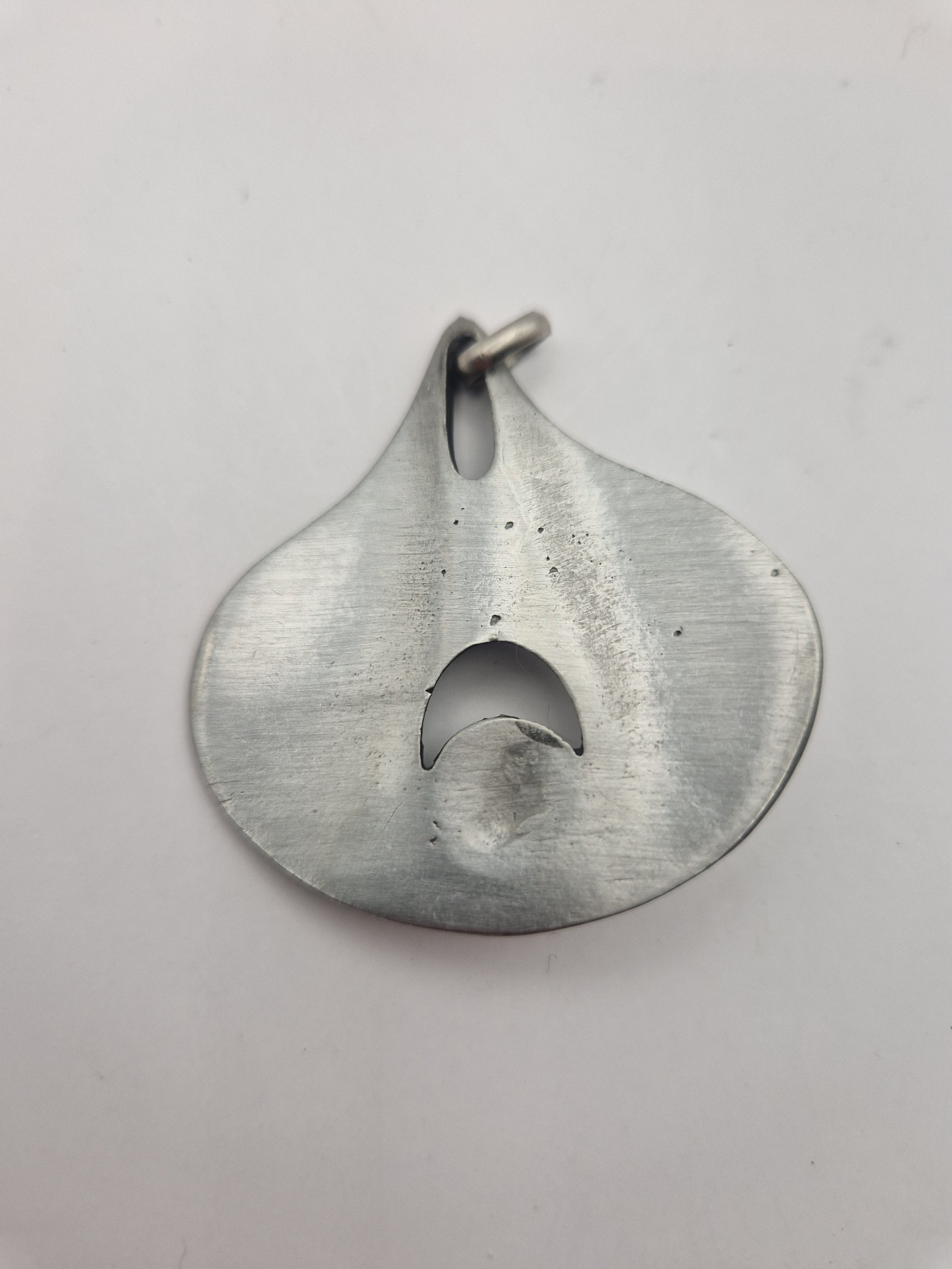 Bakside med form og konstruksjon