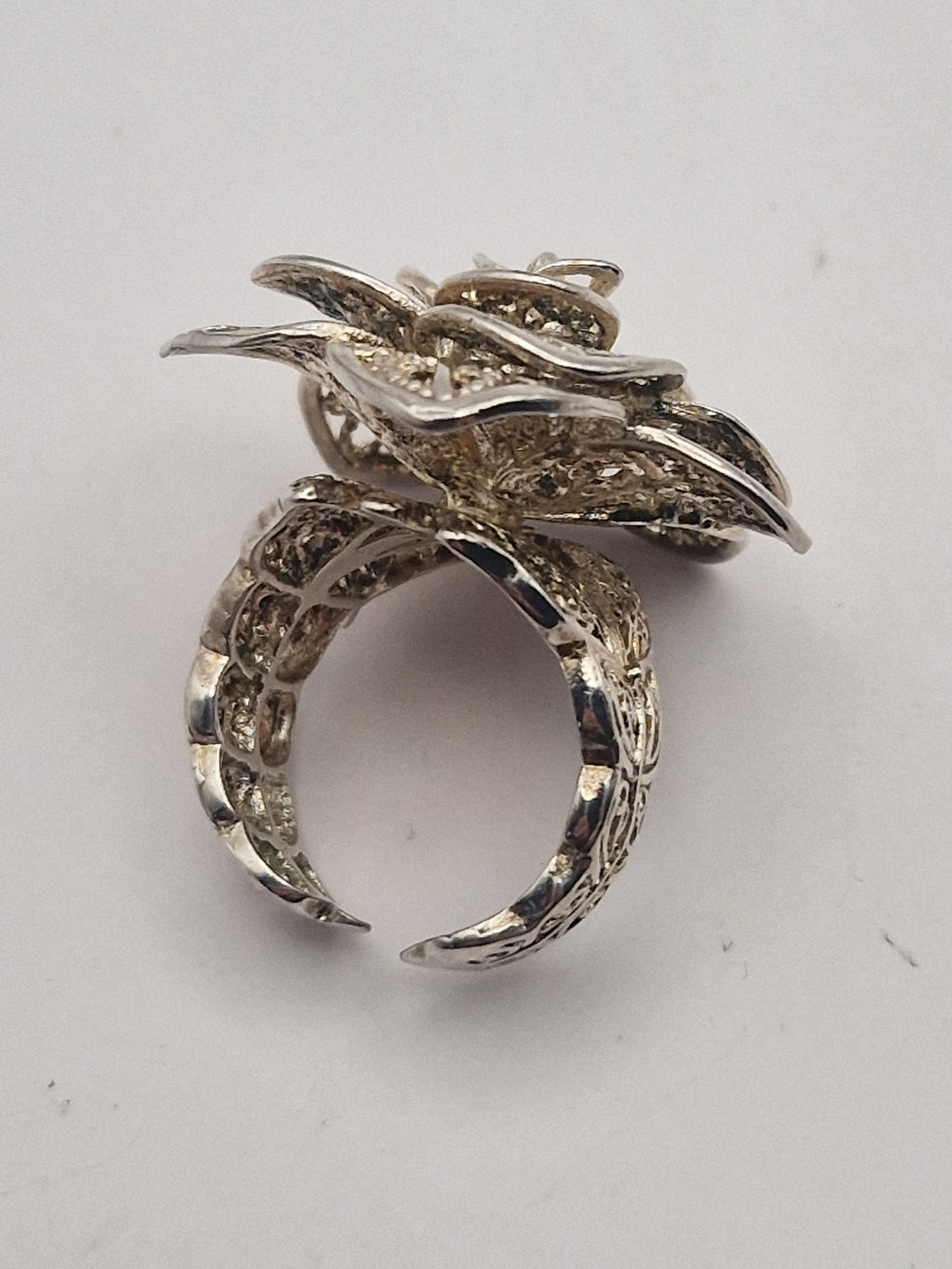 Sølvring 925 – Stor blomsterdesign med filigran – Justerbar (19 mm)