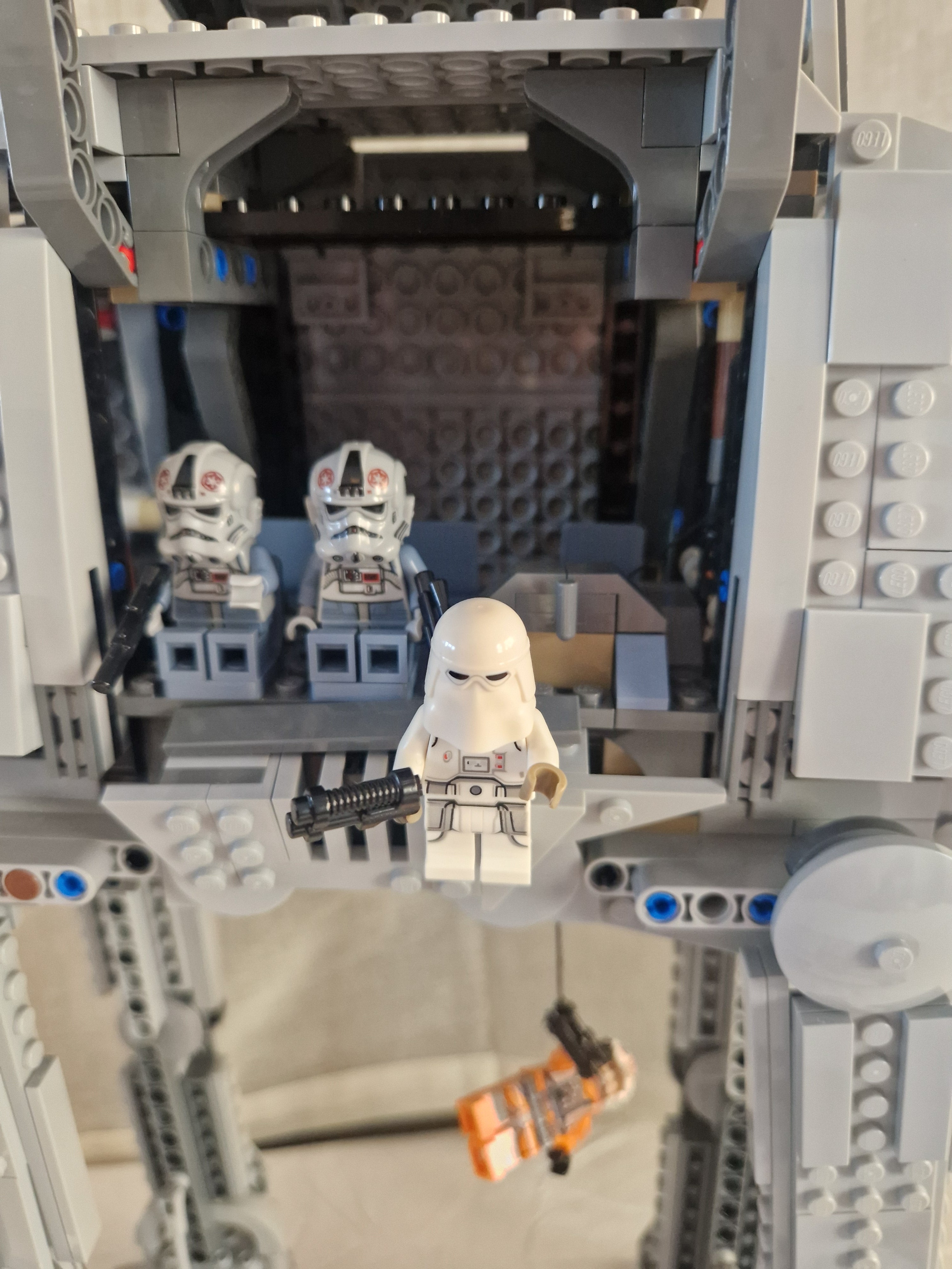 Interiør i AT-AT med minifigurer