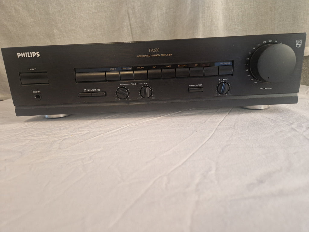 Front av Philips FA650 stereo forsterker