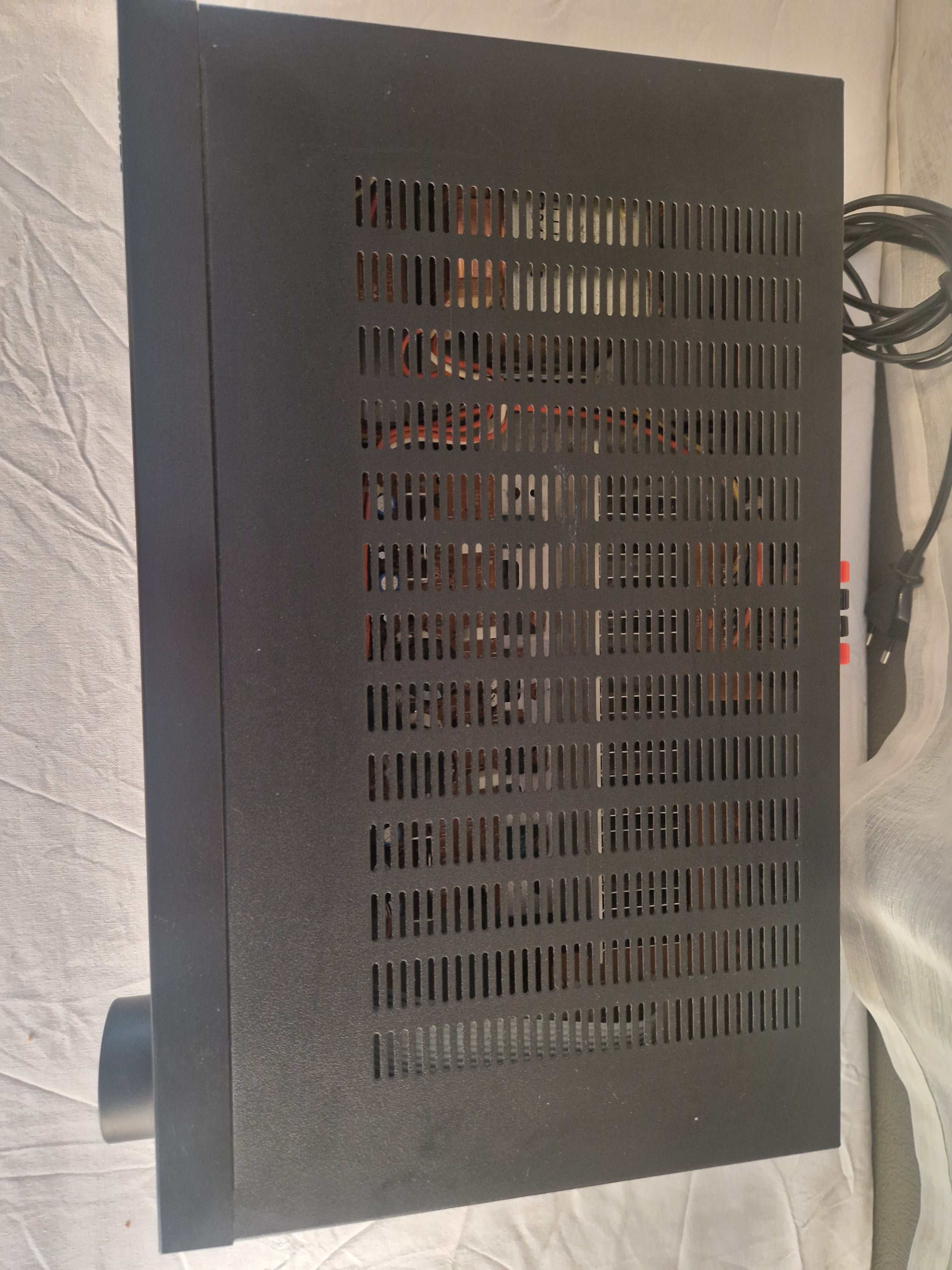 Topp av forsterkeren med ventilasjon