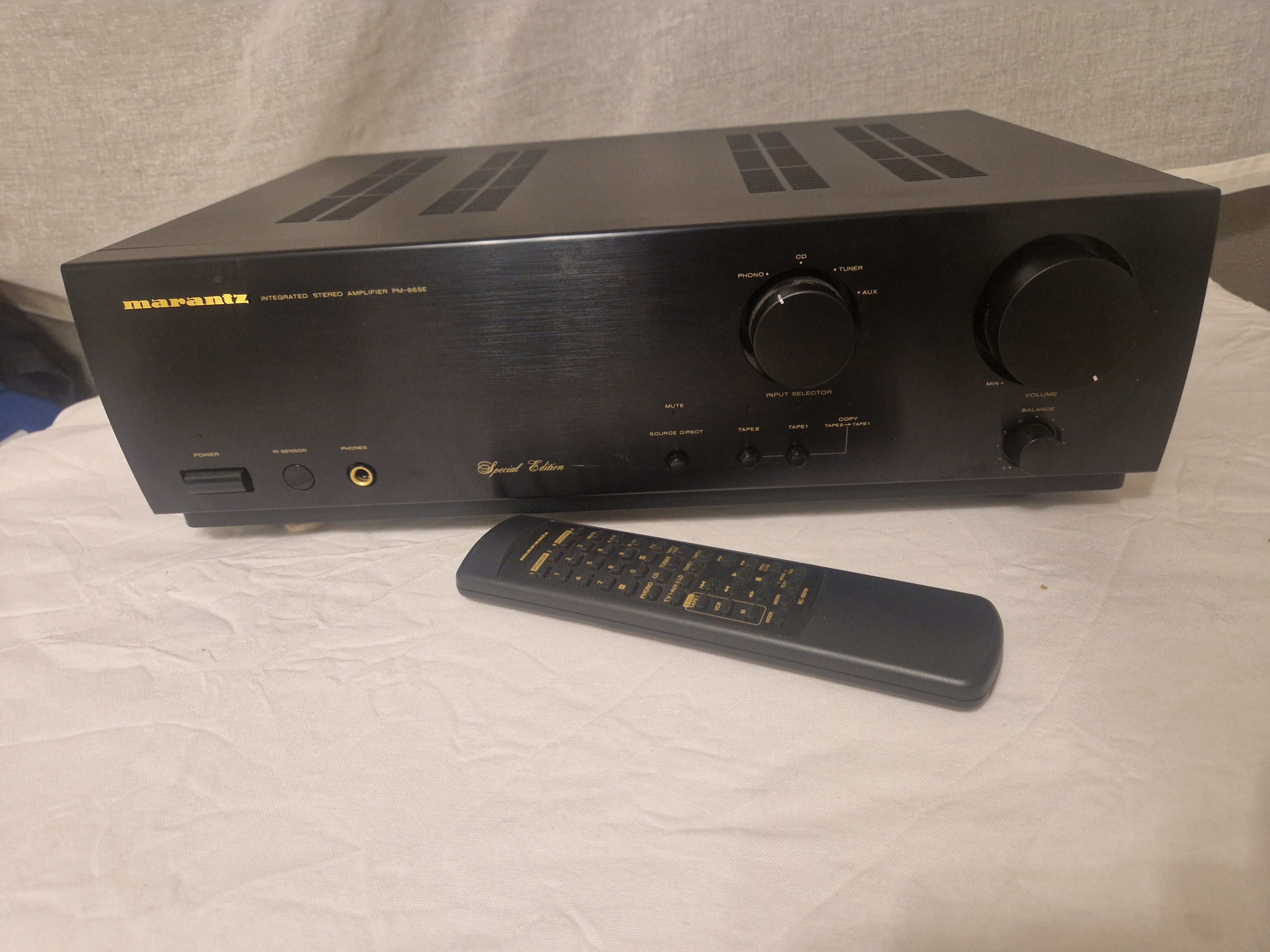 Front av Marantz PM-66SE Special Edition stereoforsterker