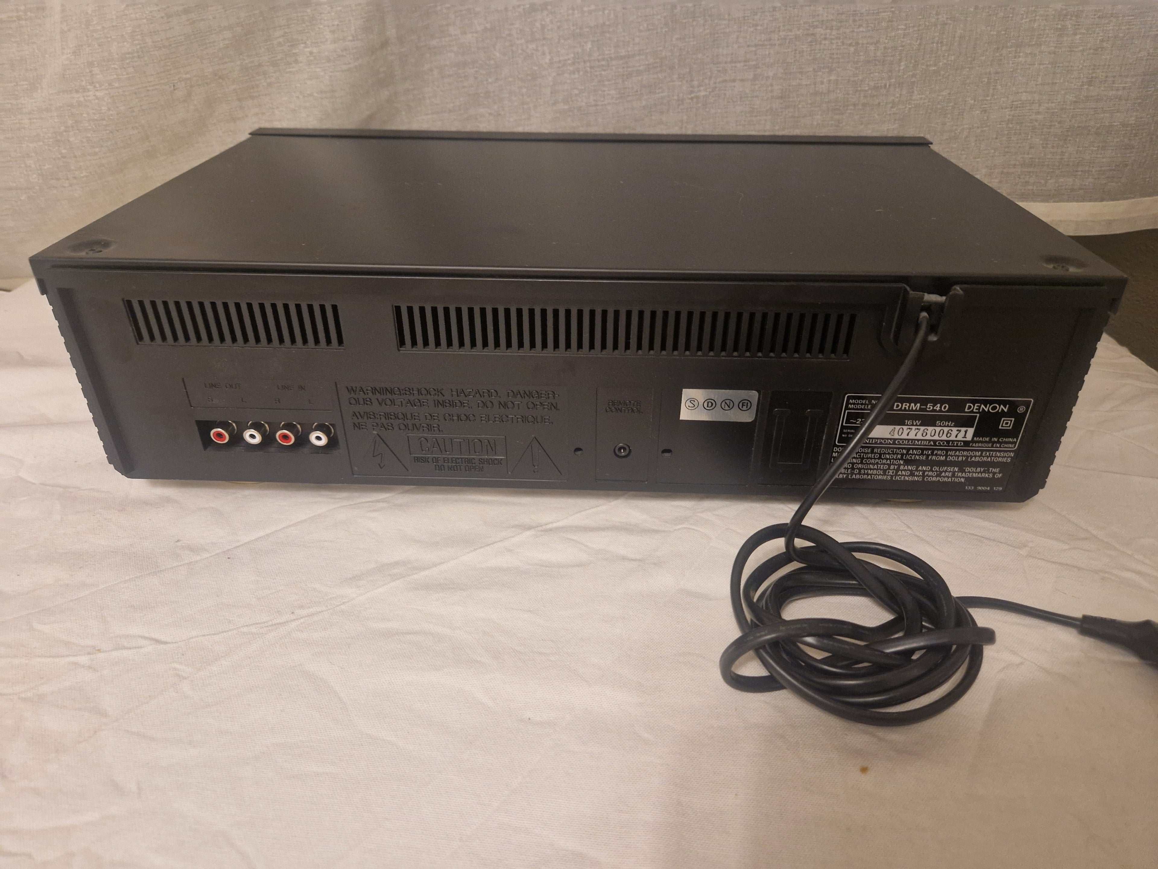 Bakpanel med RCA line-inngang og utgang