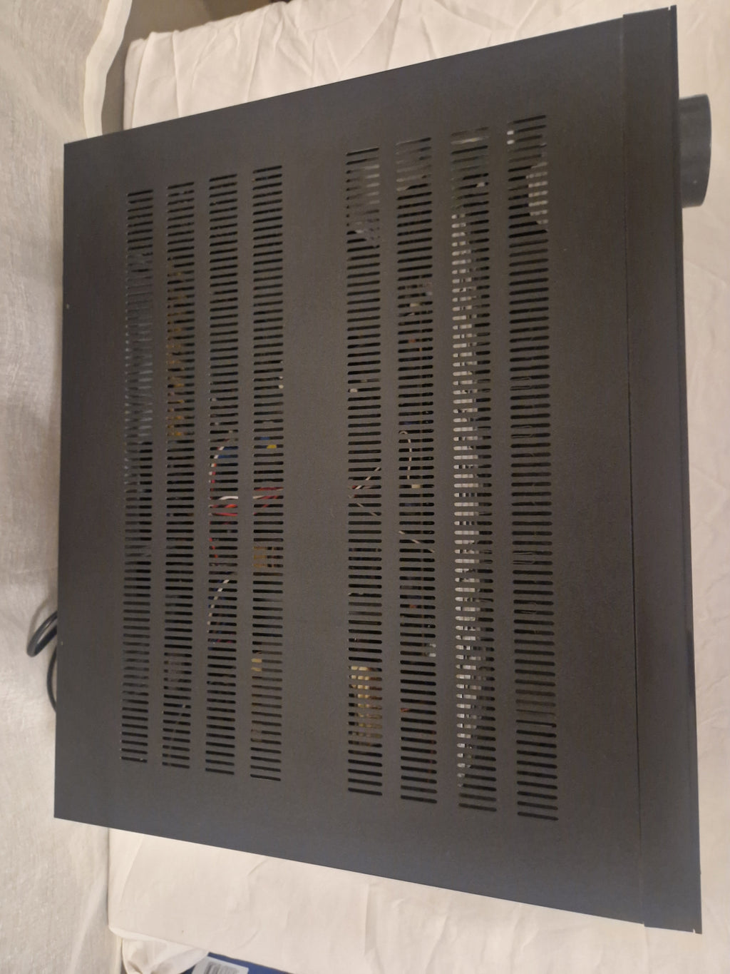 Topp av receiver – ventilert kabinett