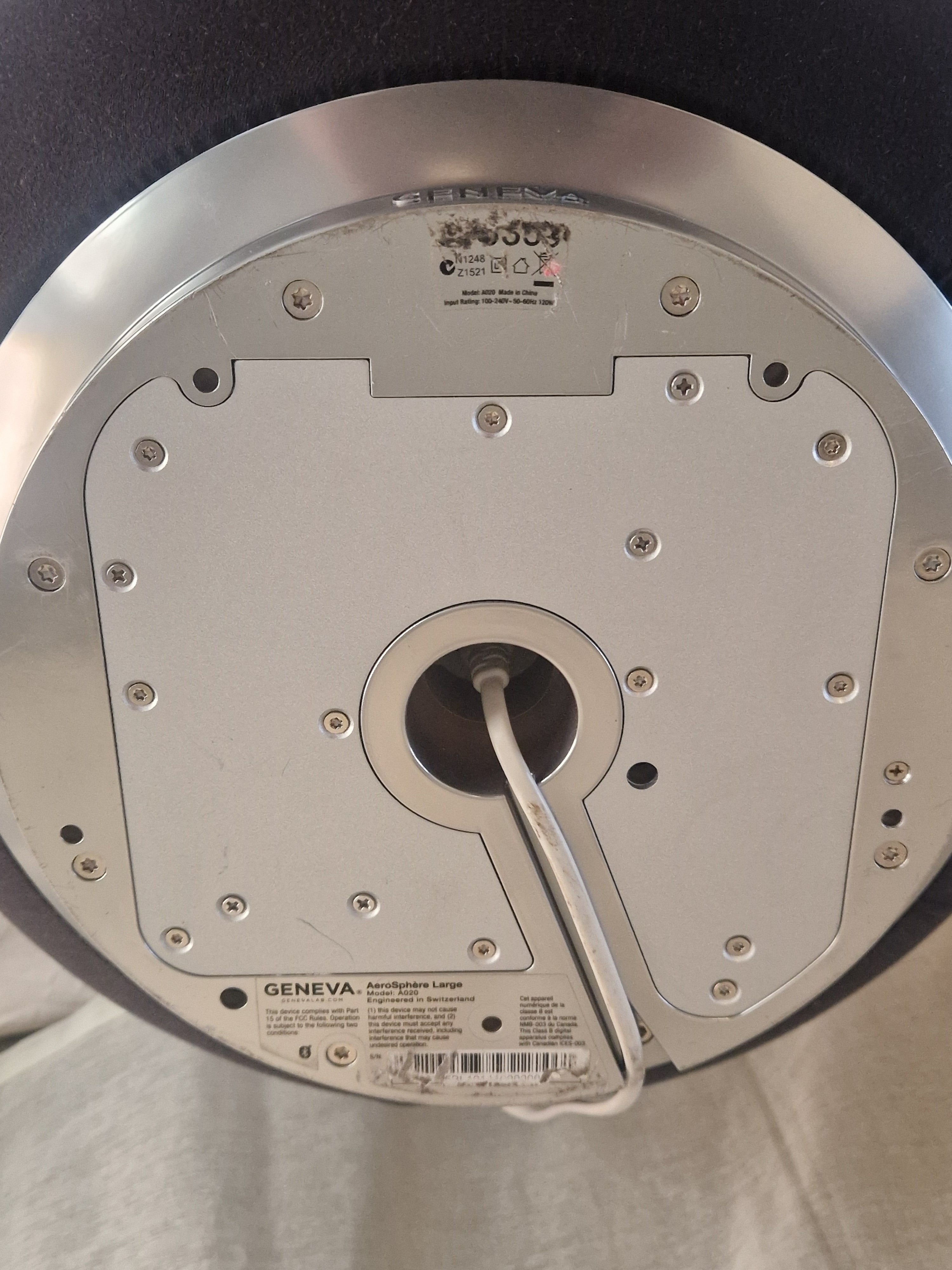 Underside med modellinformasjon