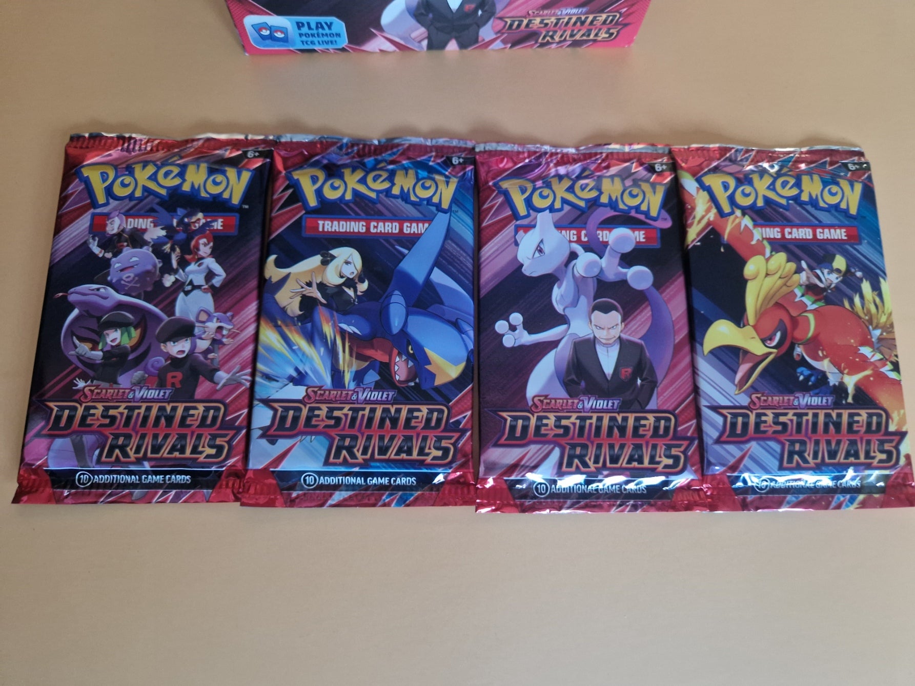 Close-up av booster packs med ulike motiver