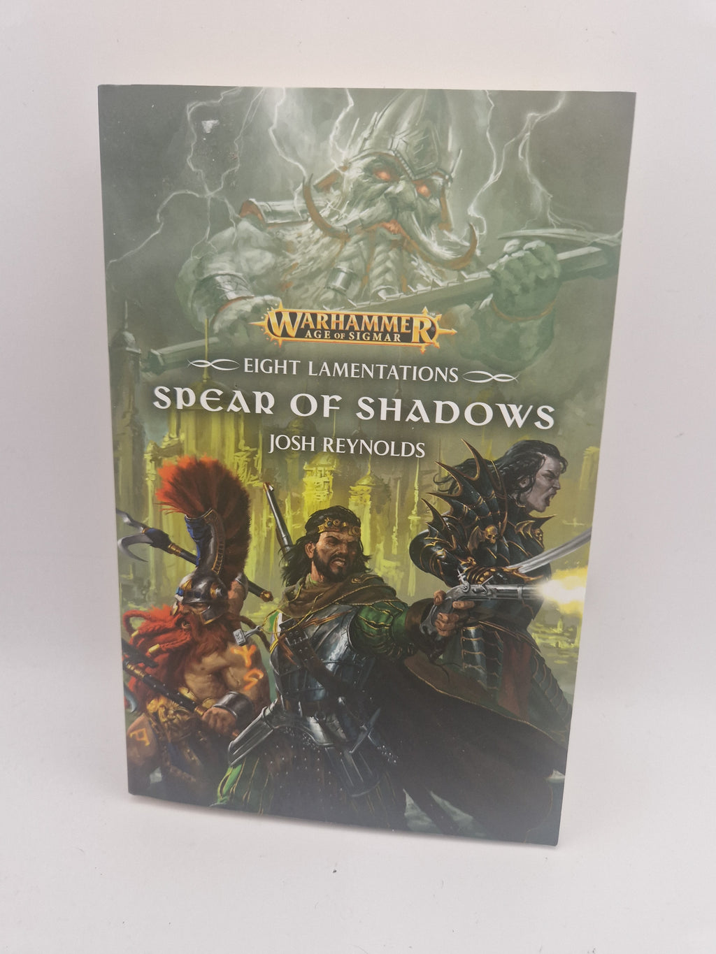 Forside av Spear of Shadows