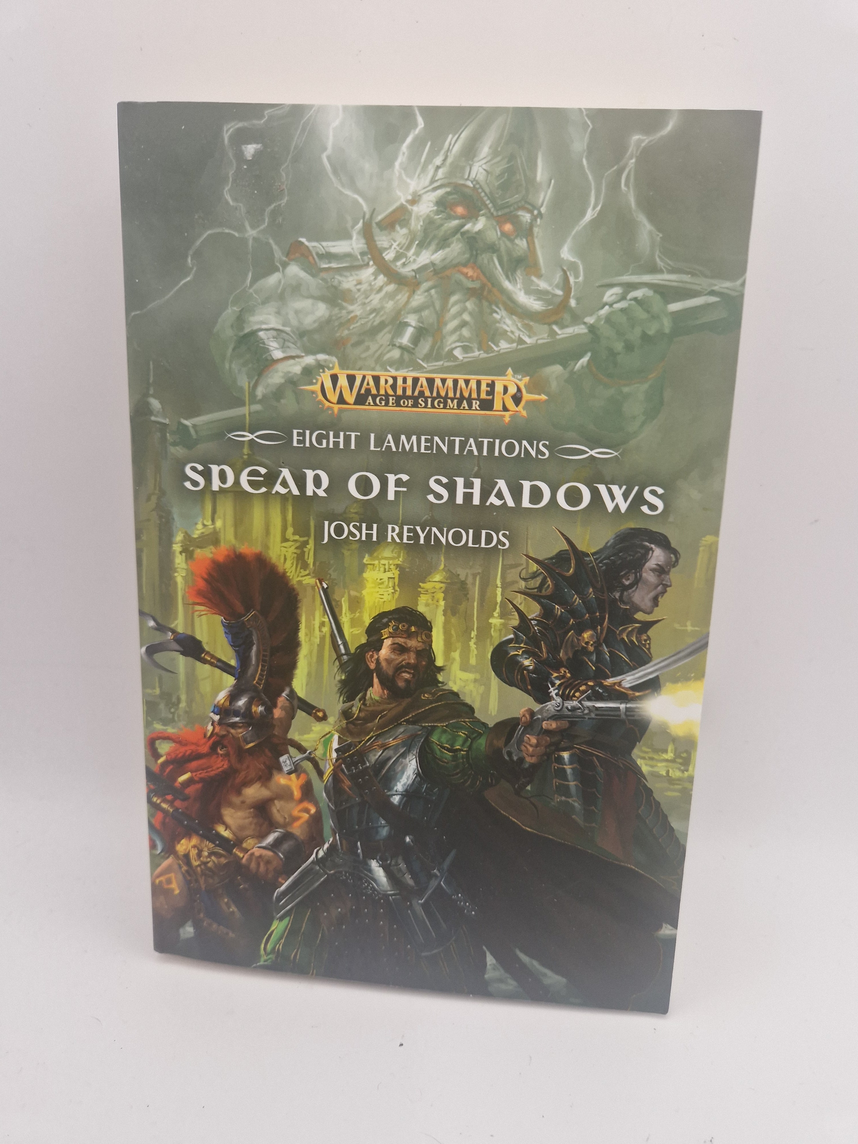 Forside av Spear of Shadows