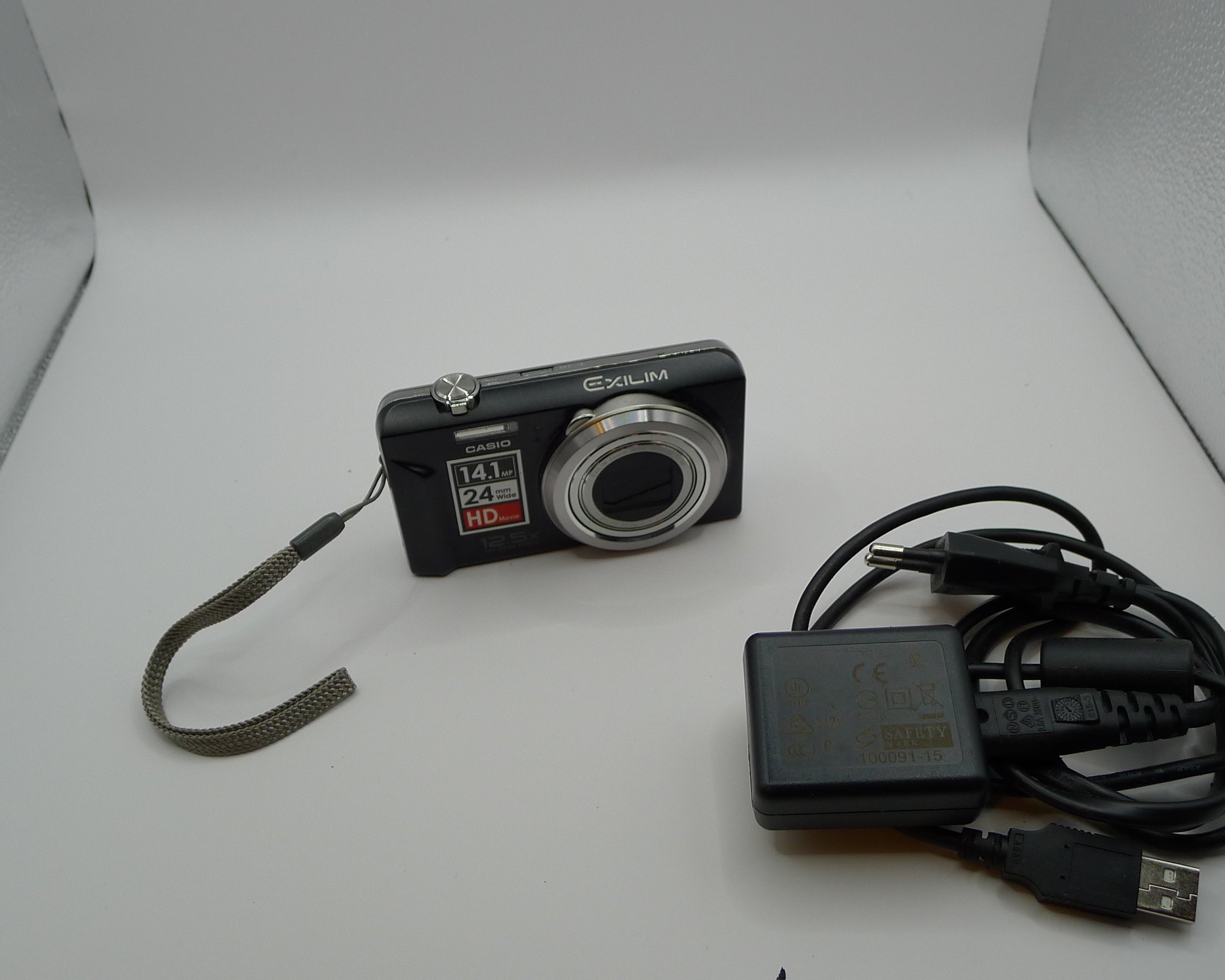 Casio Exilim EX-ZS100 – kompakt & allsidig kamera i god stand