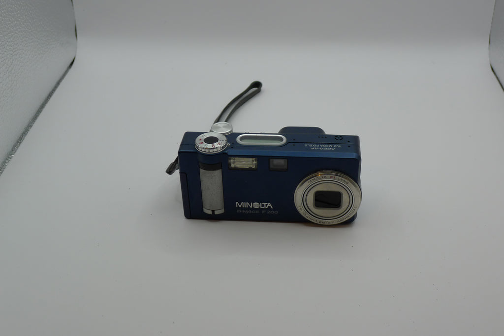 Minolta DiMAGE F200 – kompakt klassisk digitalkamera i god stand 📷
