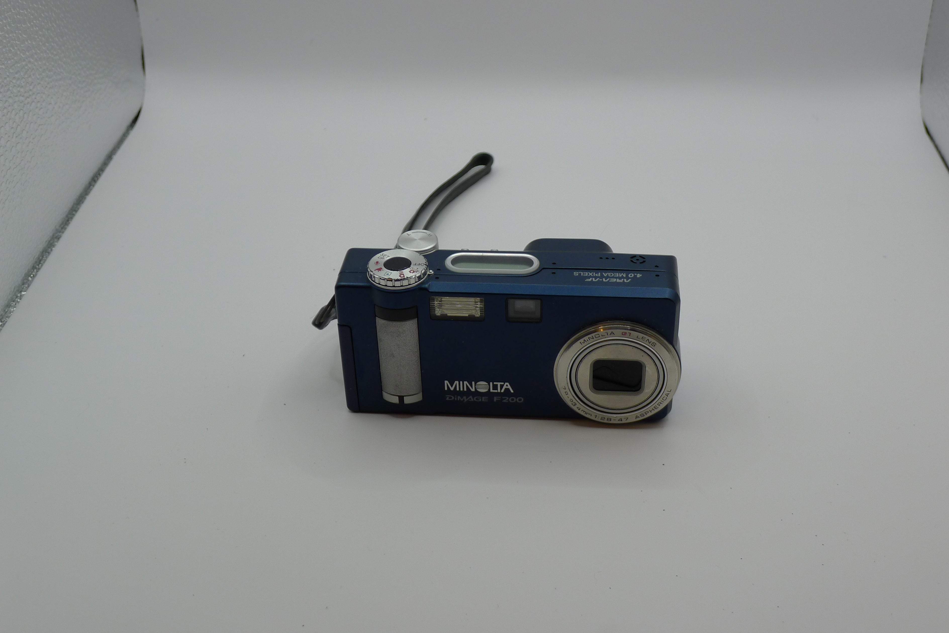 Minolta DiMAGE F200 – kompakt klassisk digitalkamera i god stand 📷