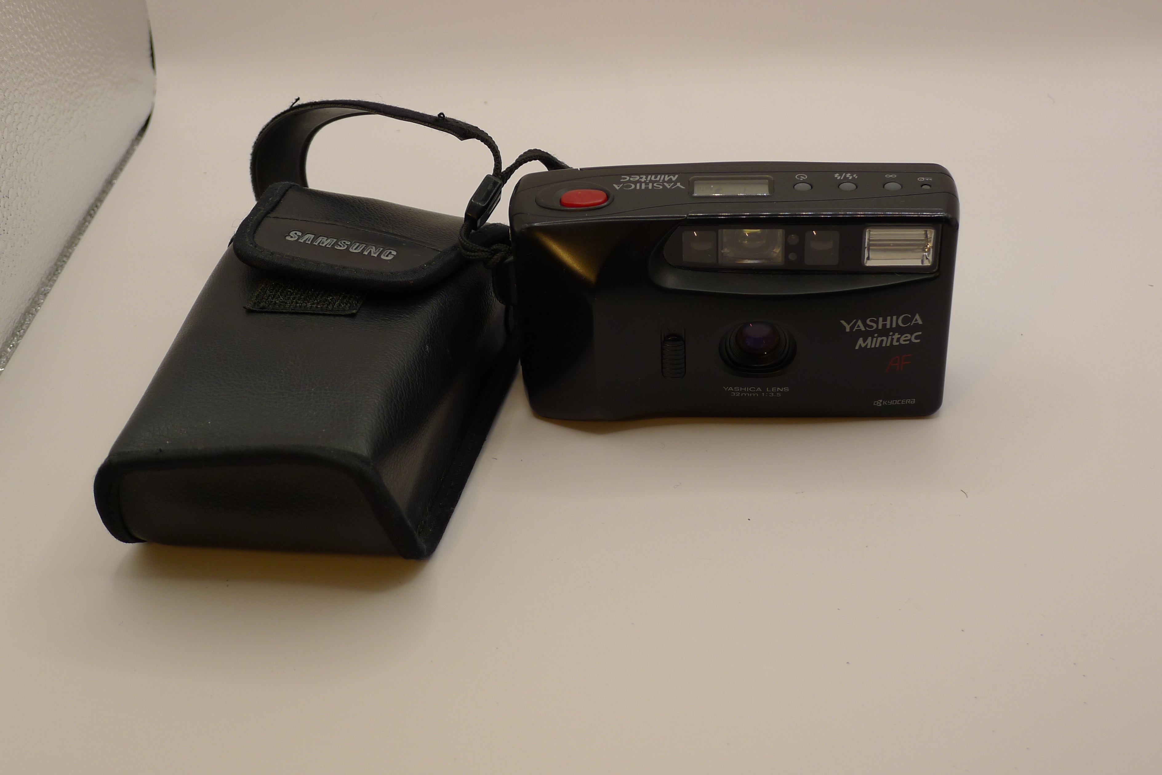 Yashica Minitec AF – kompakt 35 mm filmkamera til salgs 🎞️