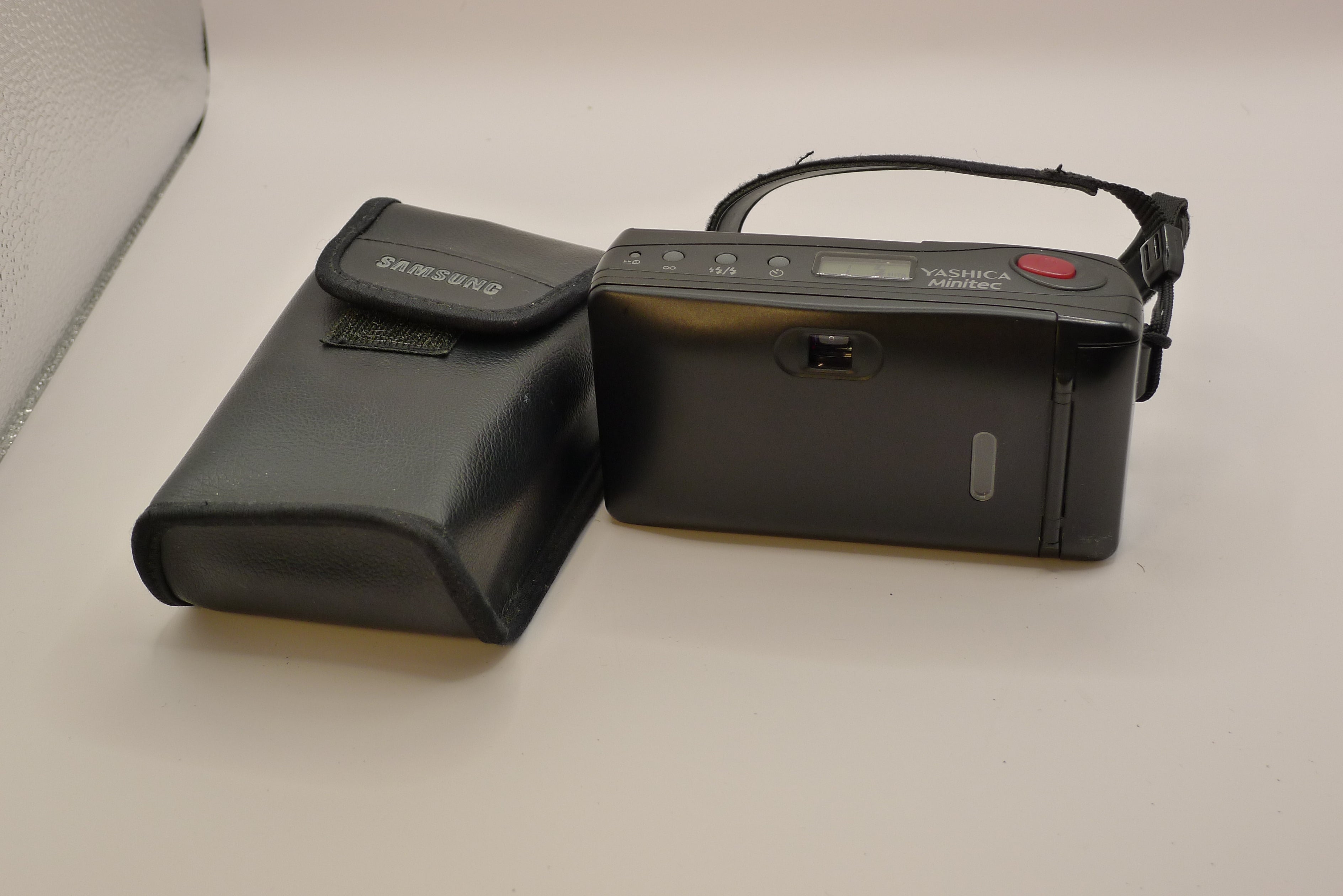 Yashica Minitec AF – kompakt 35 mm filmkamera til salgs 🎞️