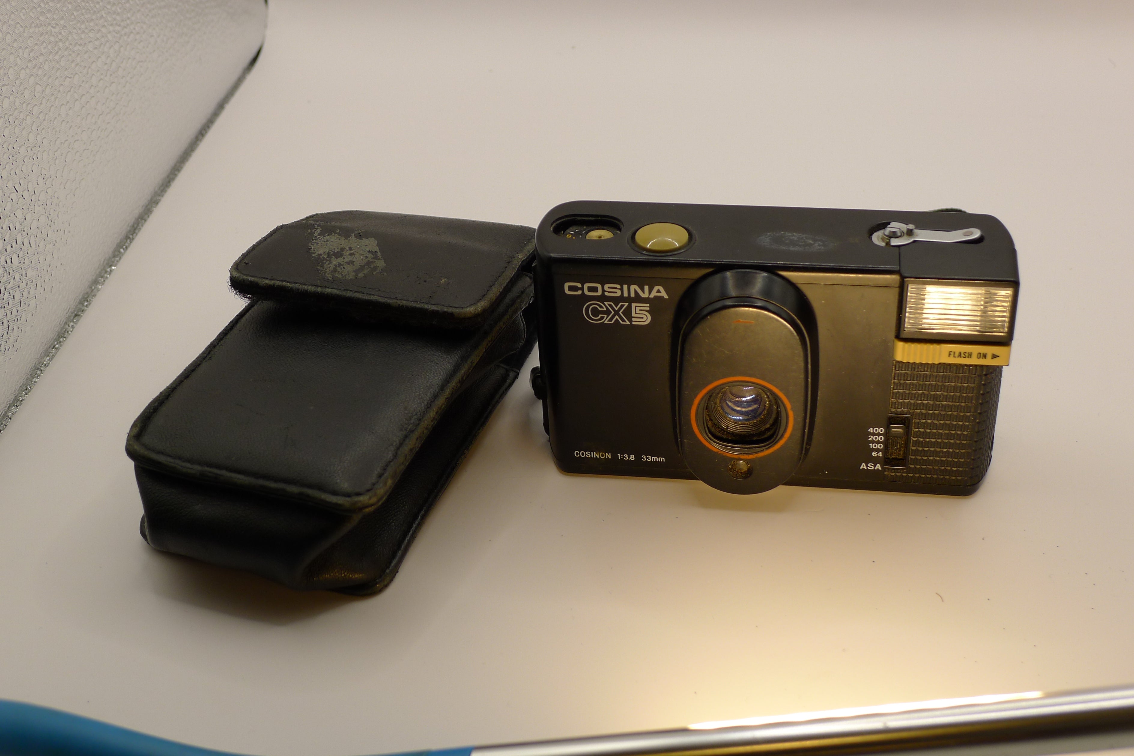 Cosina CX-5 – kompakt 35mm analogt kamera med sonnar-inspirert optikk og klassisk 80-tallsdesign