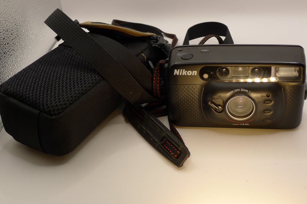 Nikon AW35 – kompakt 35 mm filmkamera i god stand 📷