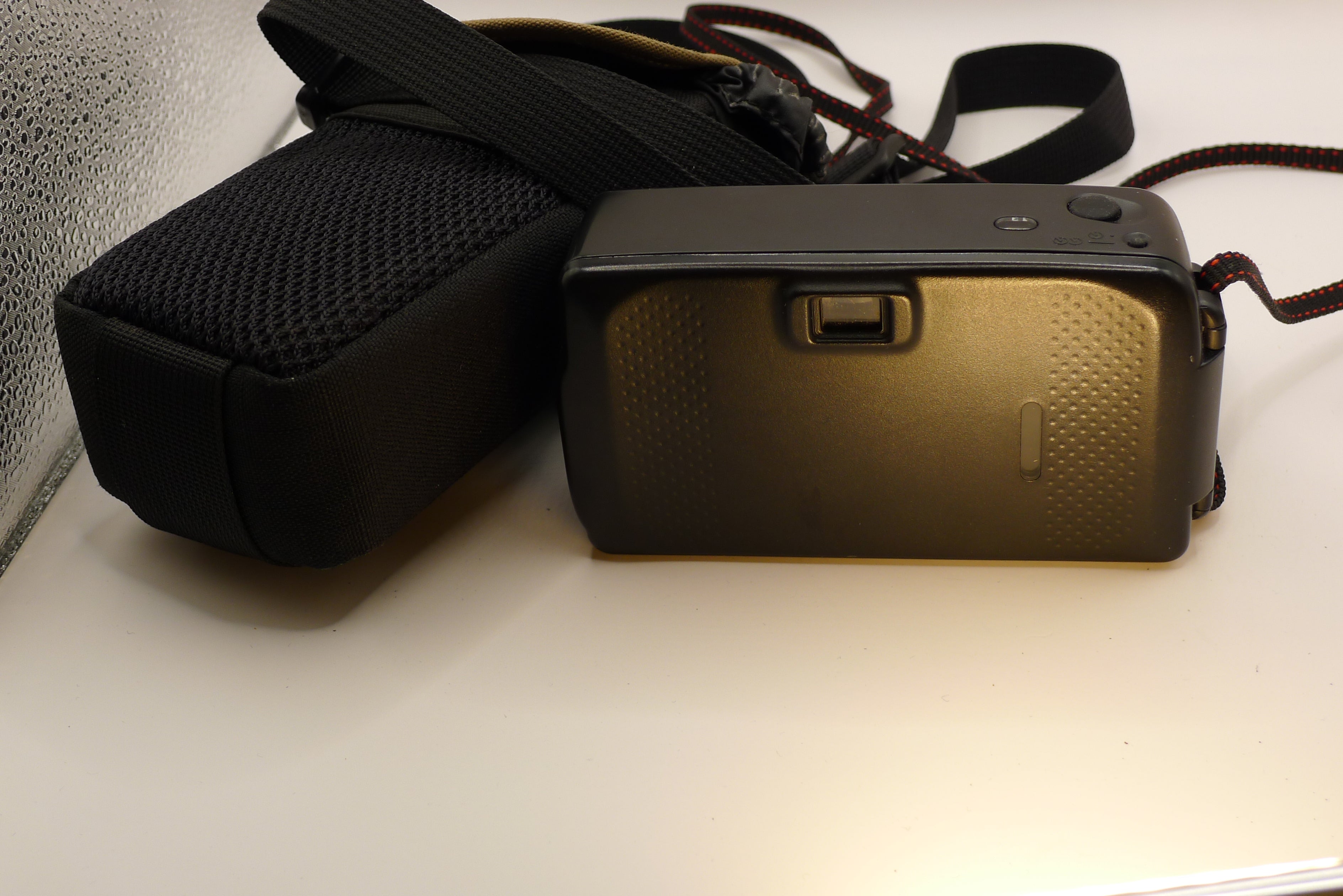 Nikon AW35 – kompakt 35 mm filmkamera i god stand 📷