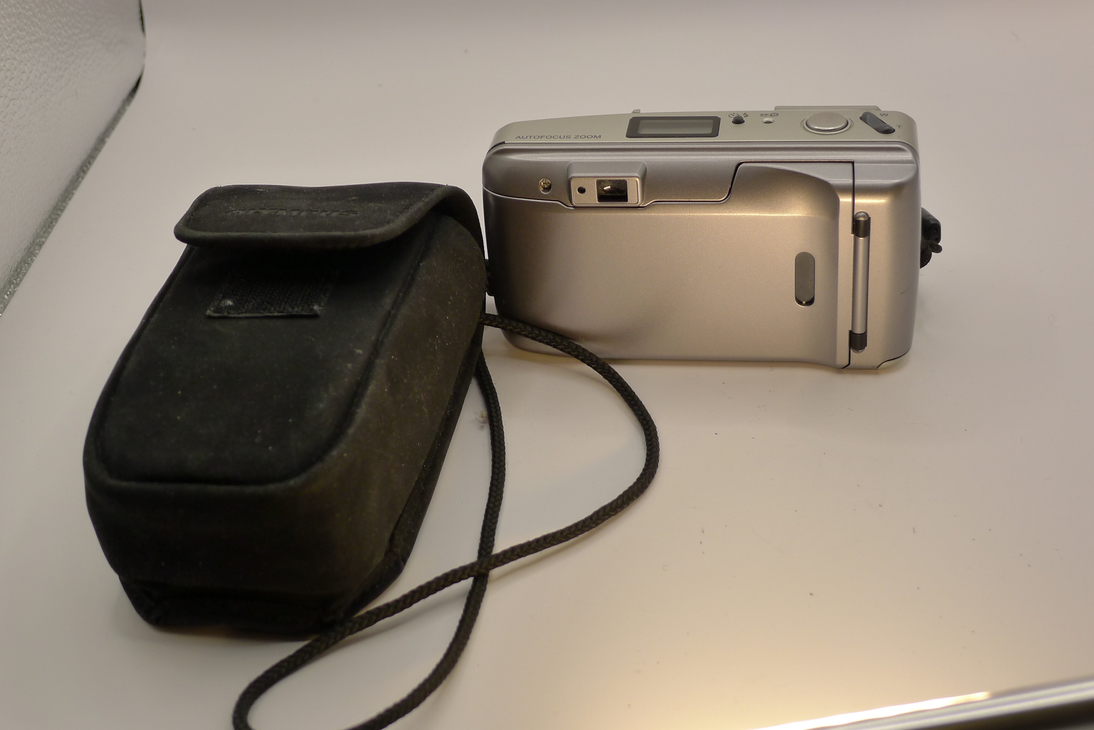 Olympus Superzoom 80S – kompakt 35 mm filmkamera til salgs 📷