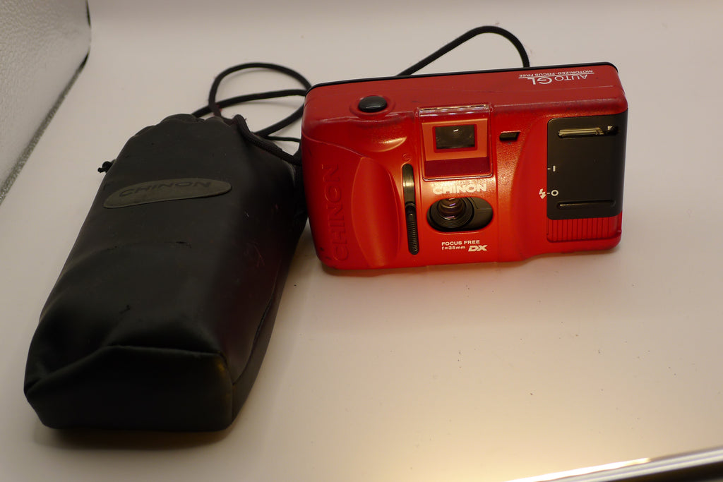 Chinon Auto GL – Rødt 35mm kamera