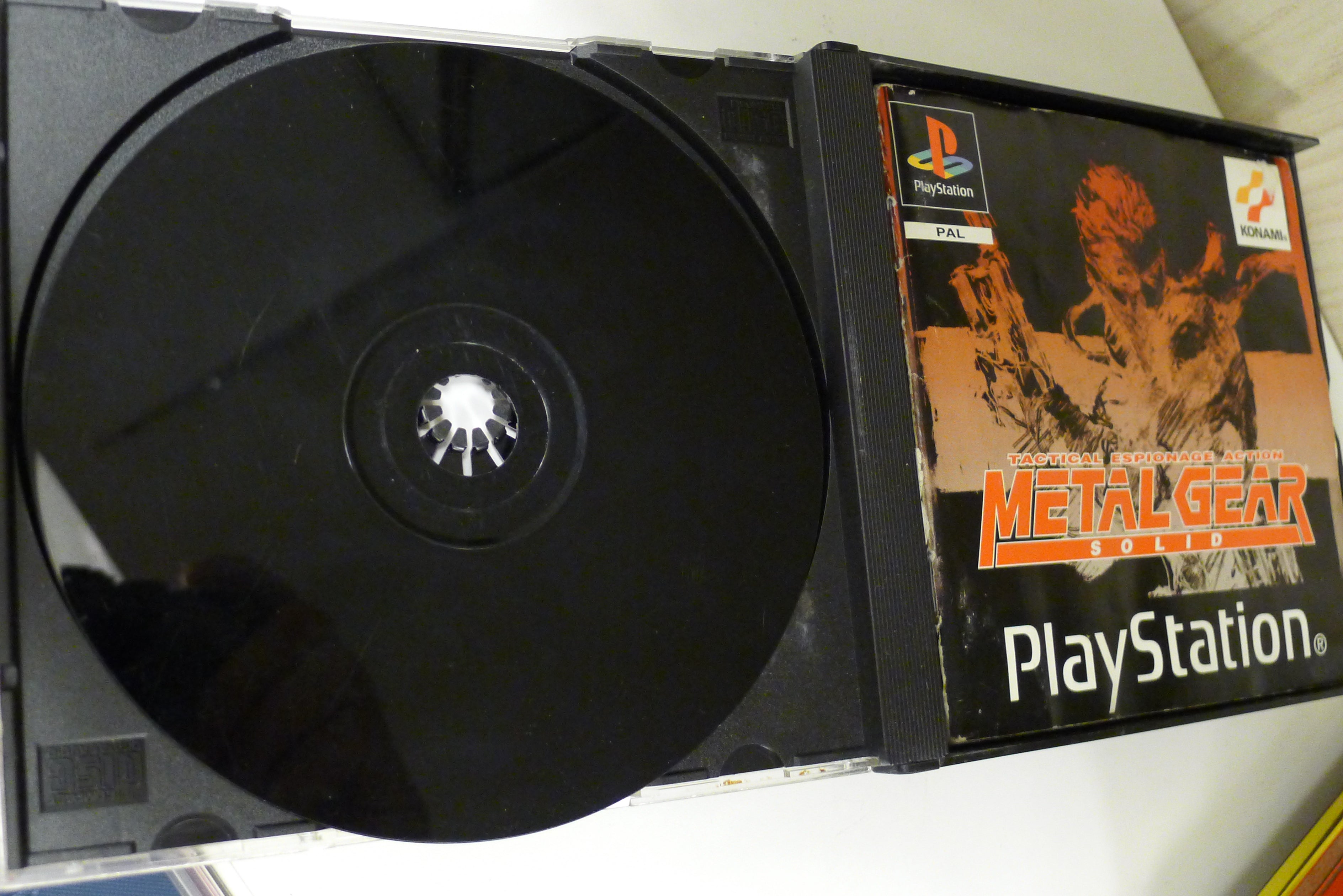 Metal Gear Solid (PS1, PAL) – Komplett | Pent brukt