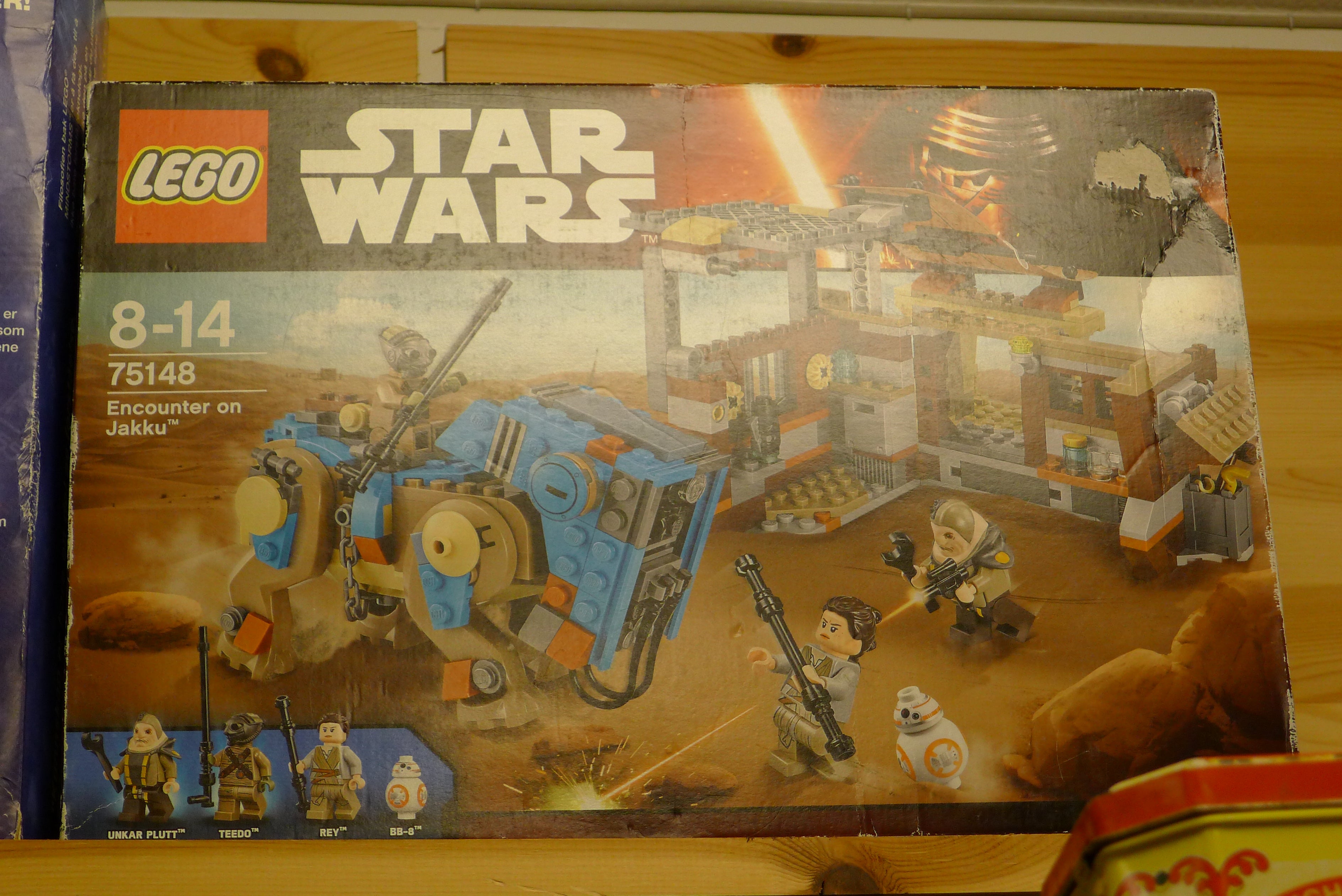 Noe slitt forseglet eske