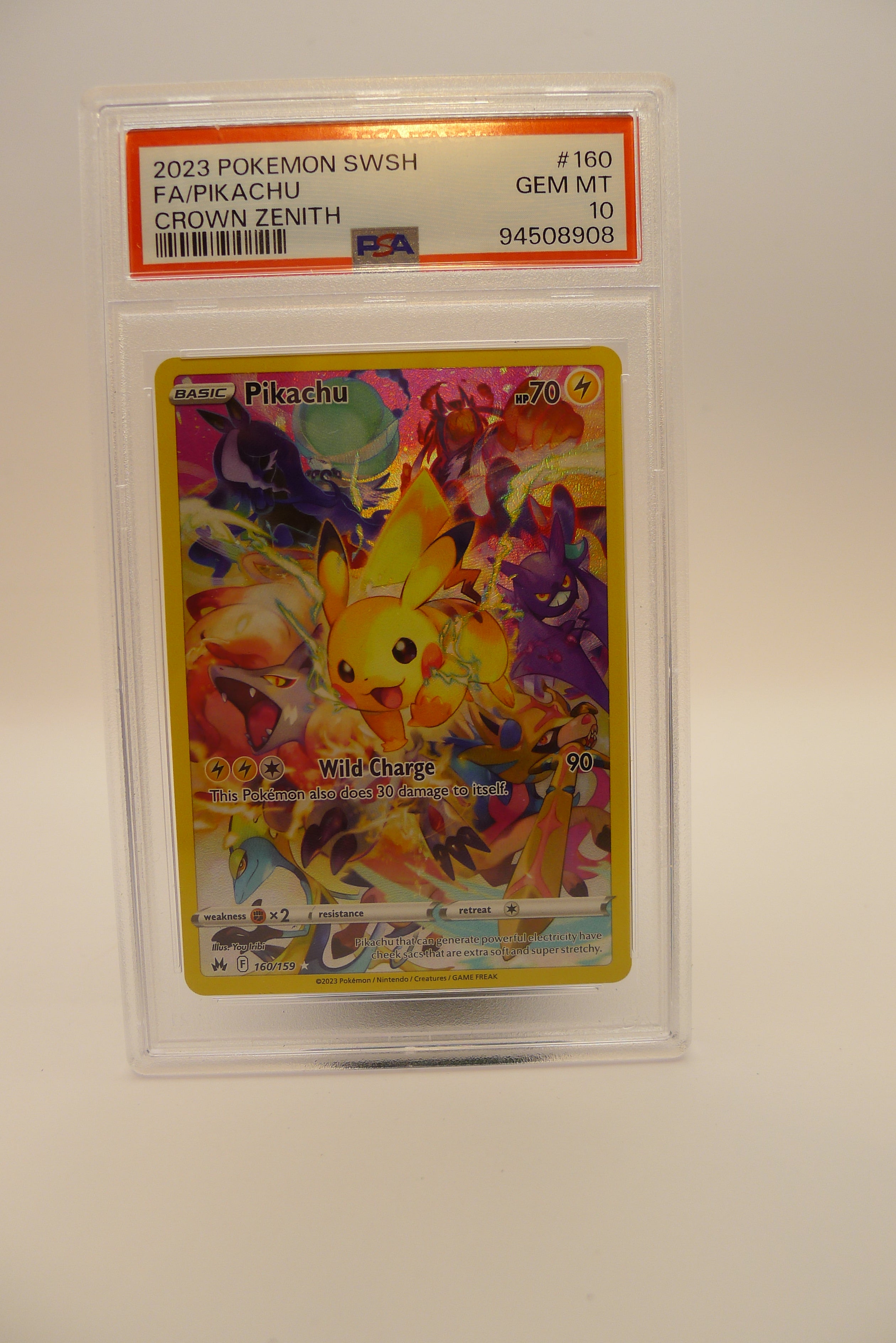 PSA 10 gradert Pikachu #160/159 Full Art fra Pokémon Crown Zenith, vist i original PSA GEM MINT holder.
