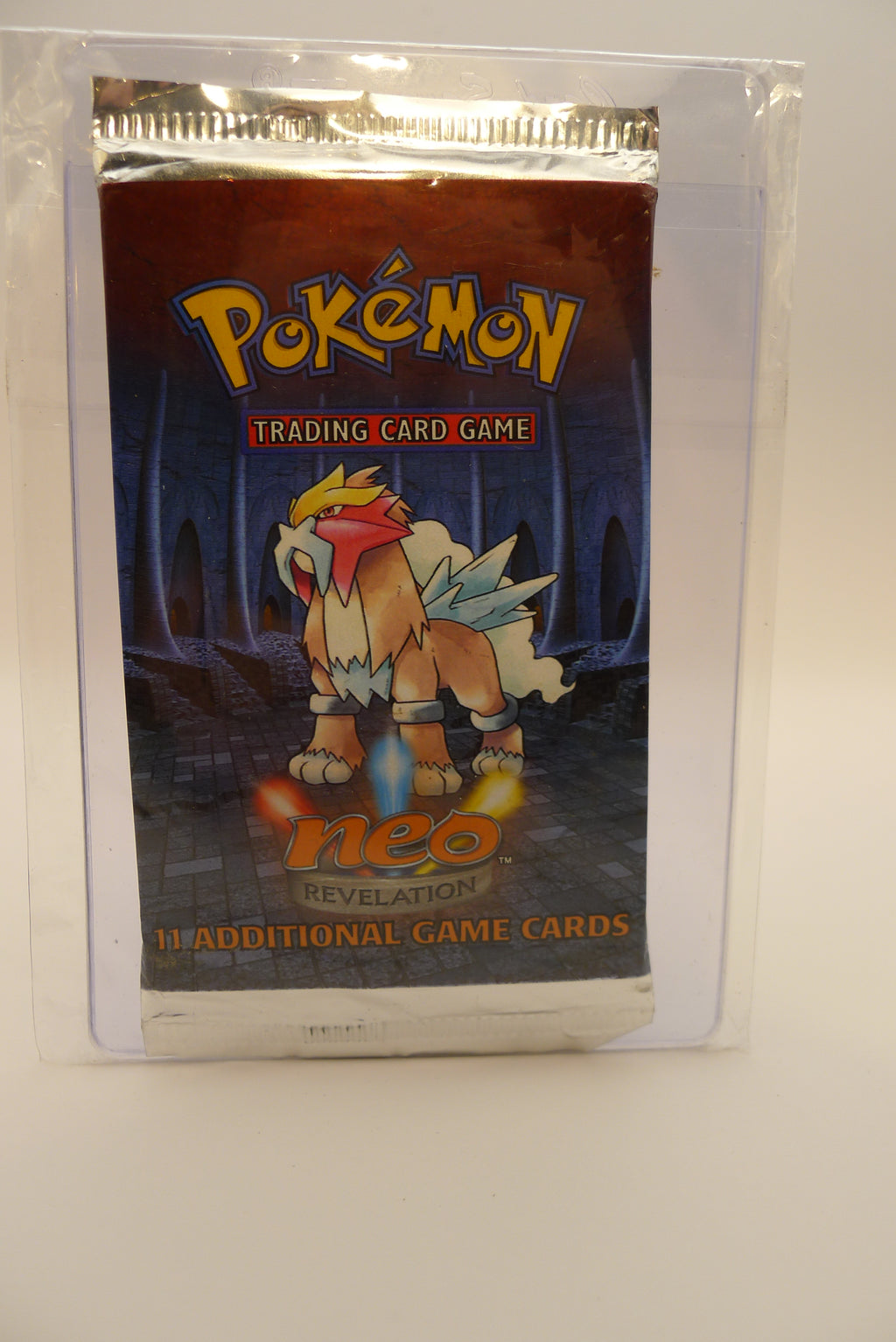 Forseglet Pokémon Neo Revelation booster pack fra Wizards of the Coast, original vintage emballasje.