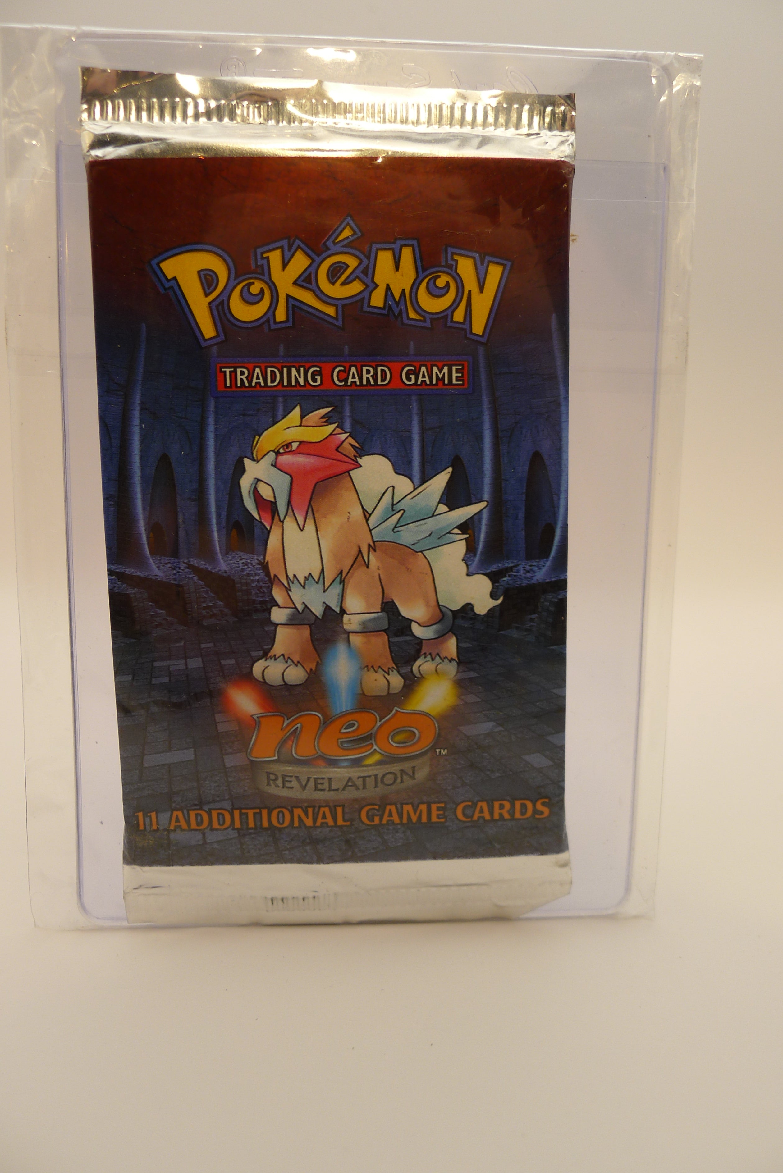 Forseglet Pokémon Neo Revelation booster pack fra Wizards of the Coast, original vintage emballasje.