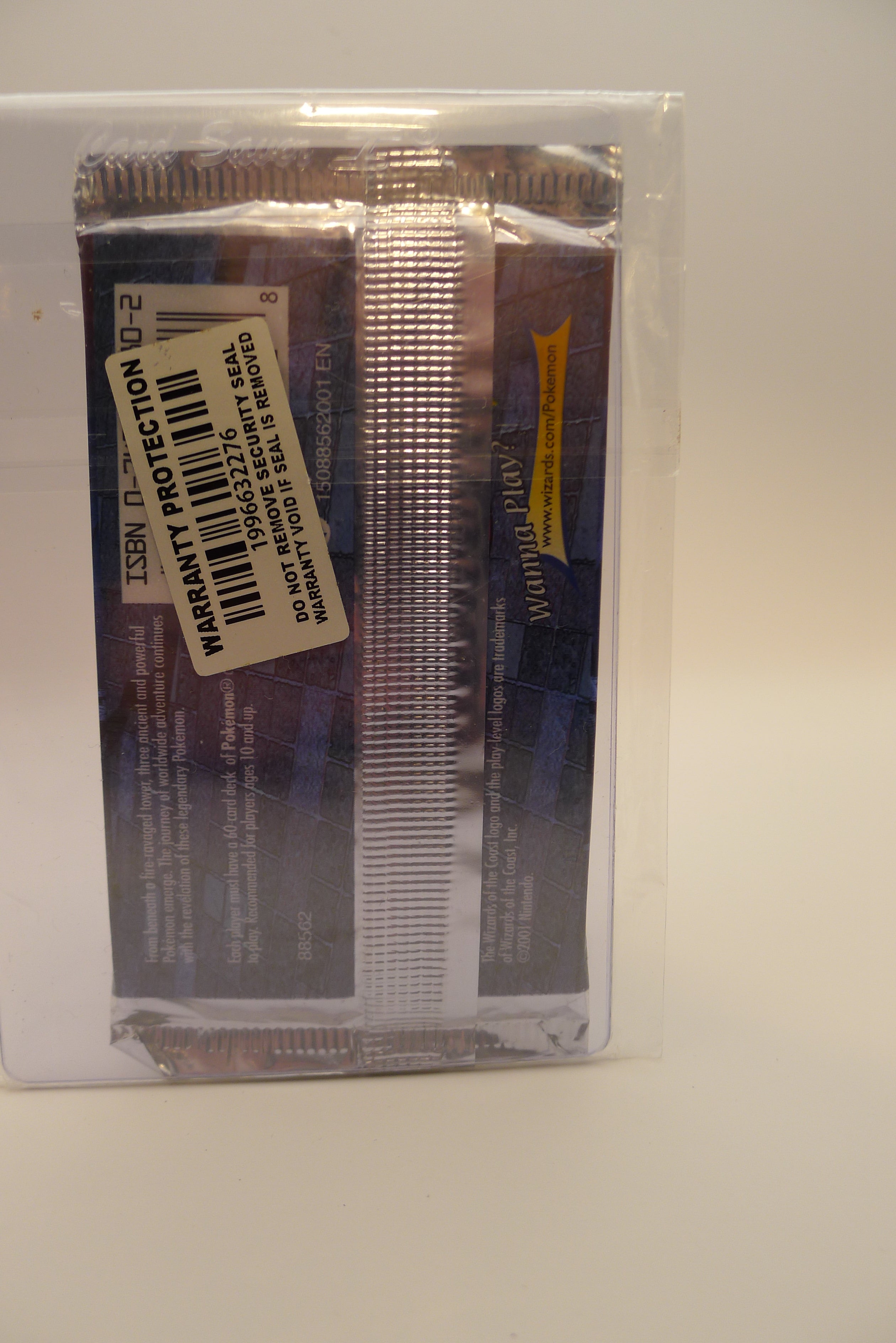 Bakside av Pokémon Neo Revelation booster pack, fabrikkforsegling og original informasjon intakt.