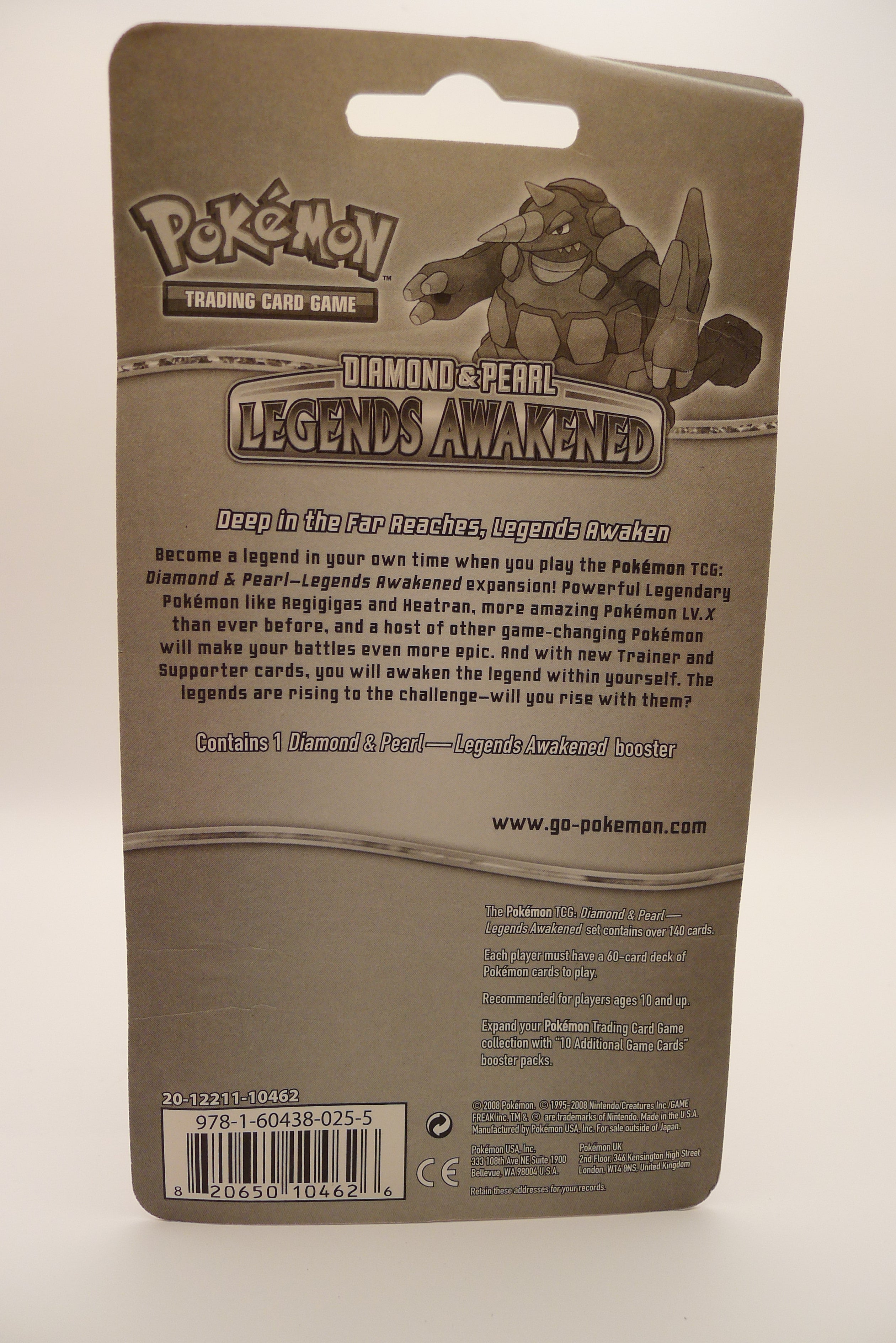 Bakside av Pokémon Legends Awakened blisterpakning med original informasjon og produsentdetaljer.