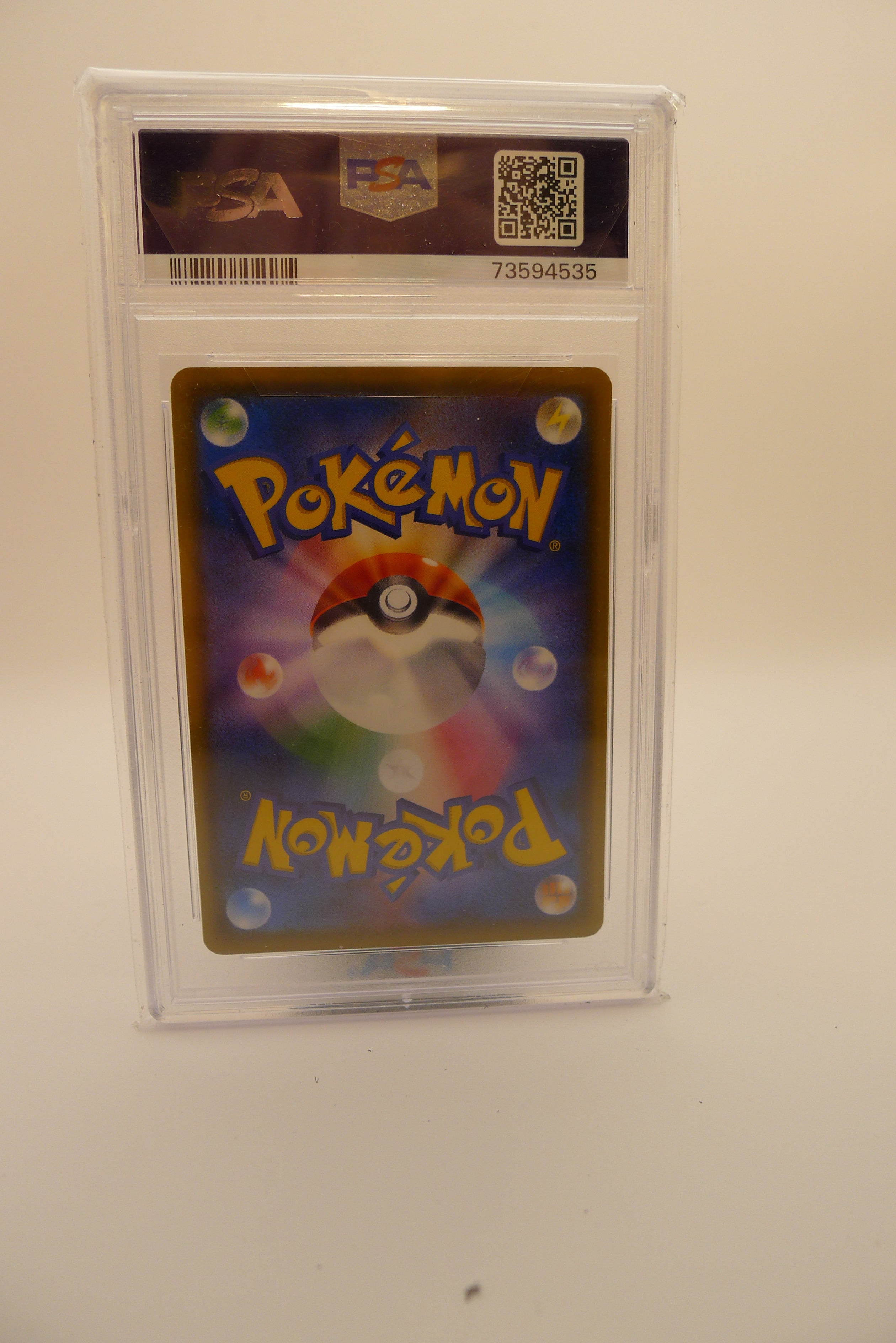 Bakside av PSA 9 Rowlet Munch promo med PSA-hologram og QR-verifisering.
