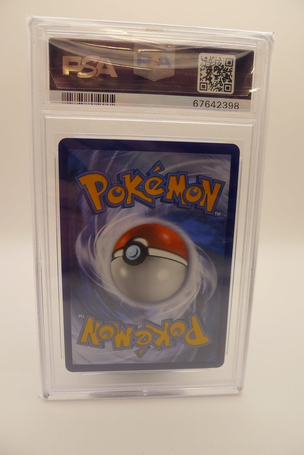 Bakside av PSA 10 Umbreon V med PSA QR-kode og autentisering.