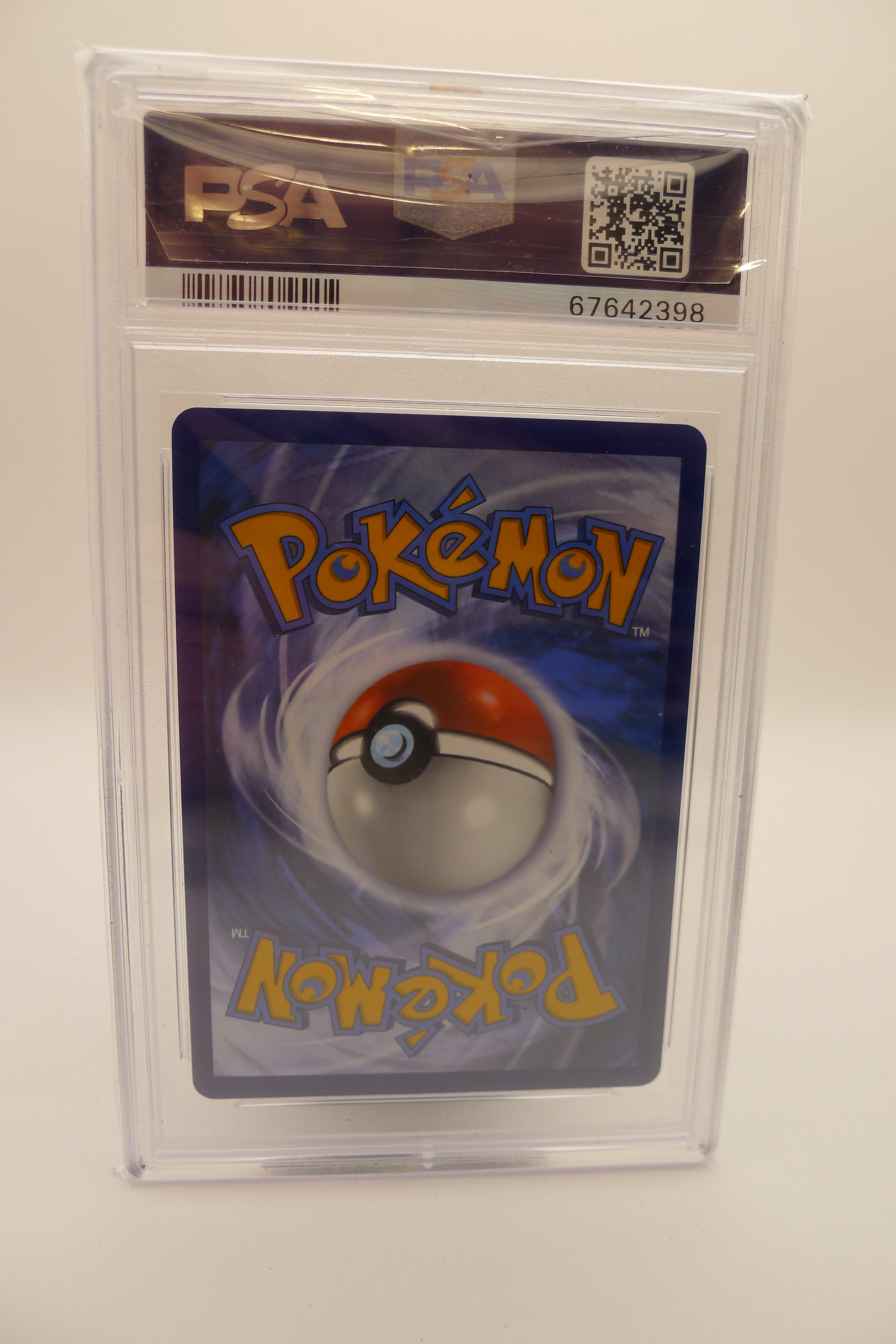 Bakside av PSA 10 Umbreon V med PSA QR-kode og autentisering.