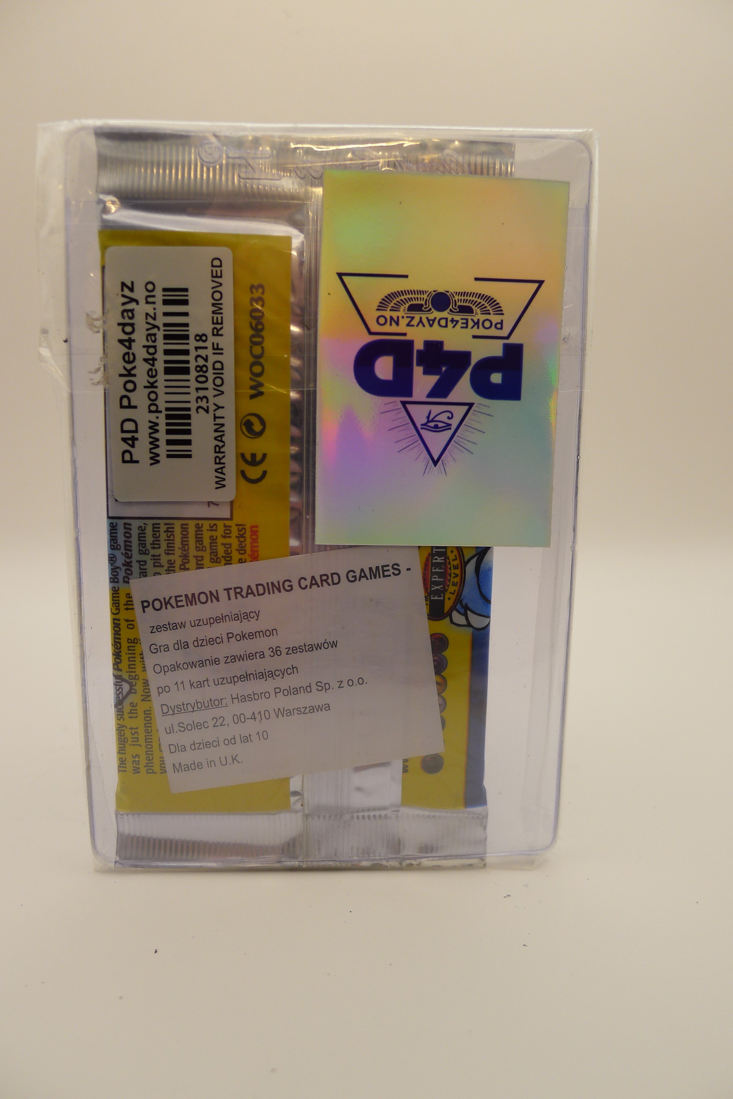 Bakside av Pokémon Base Set Booster Pack – forsegling, strekkode og original WOTC-tekst synlig.