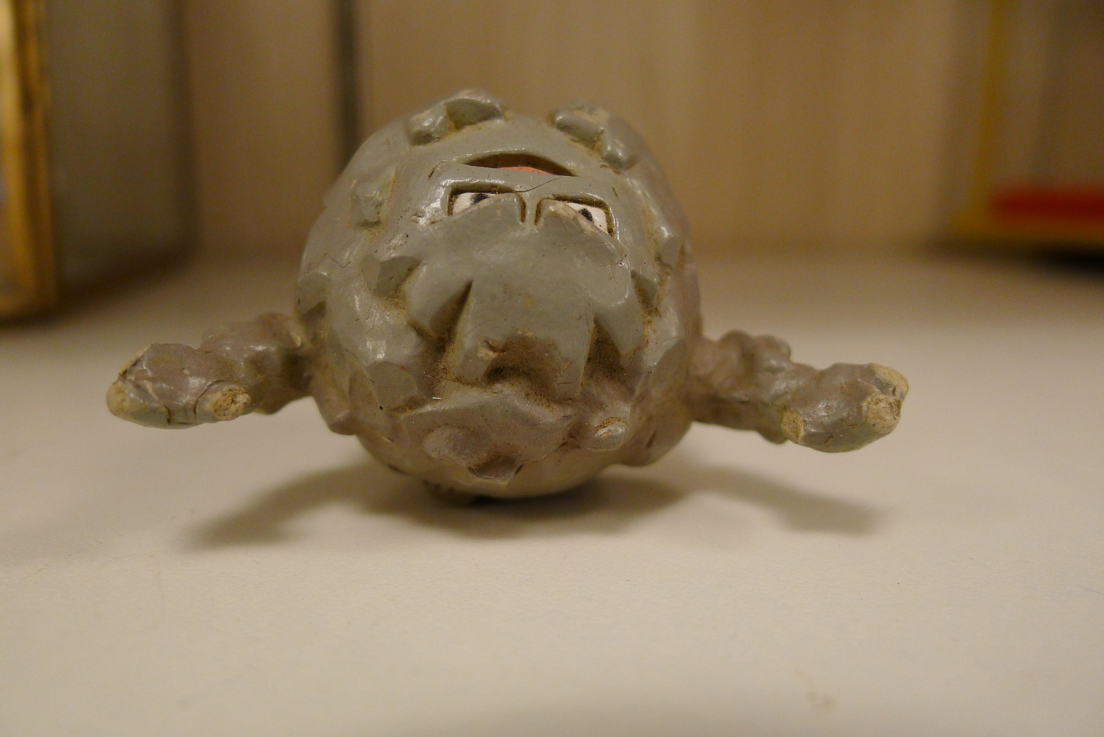 Brukt Pokémon Graveler figur – detaljer og slitasje