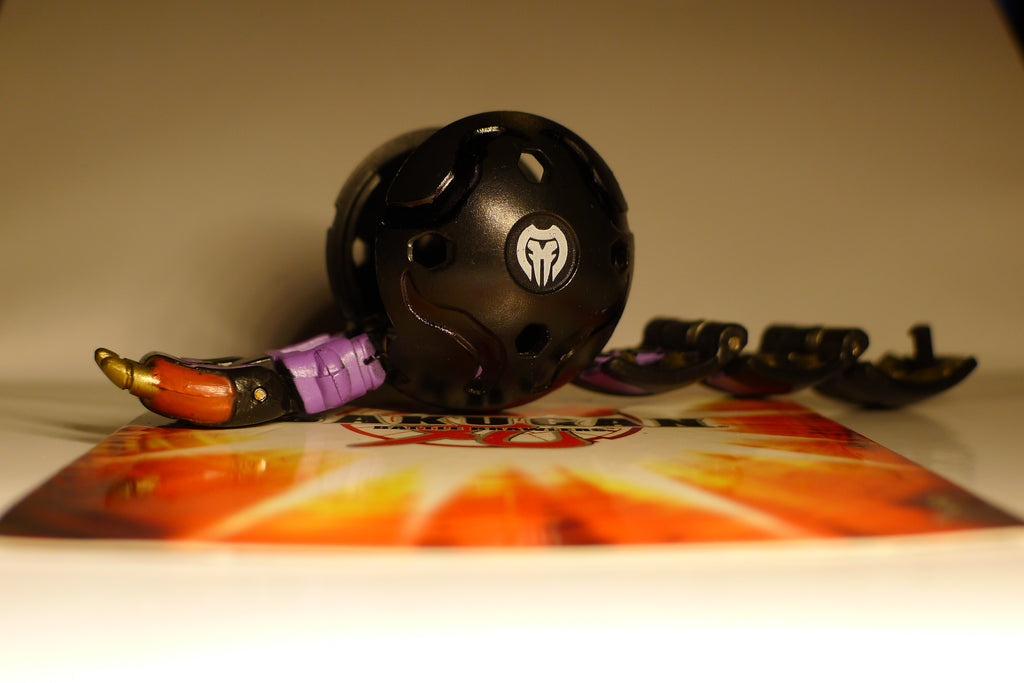 Bakugan Darkus Centipoid B2 i åpen figurform