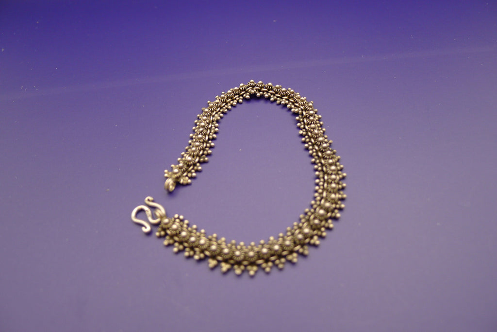 Vintage armbånd i 925 sterling sølv med etnisk filigran-design, mørknet finish.