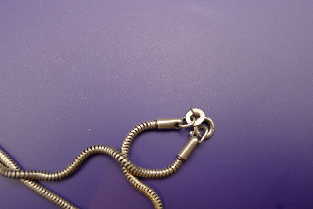 Nærbilde av kjedets slangeformede struktur