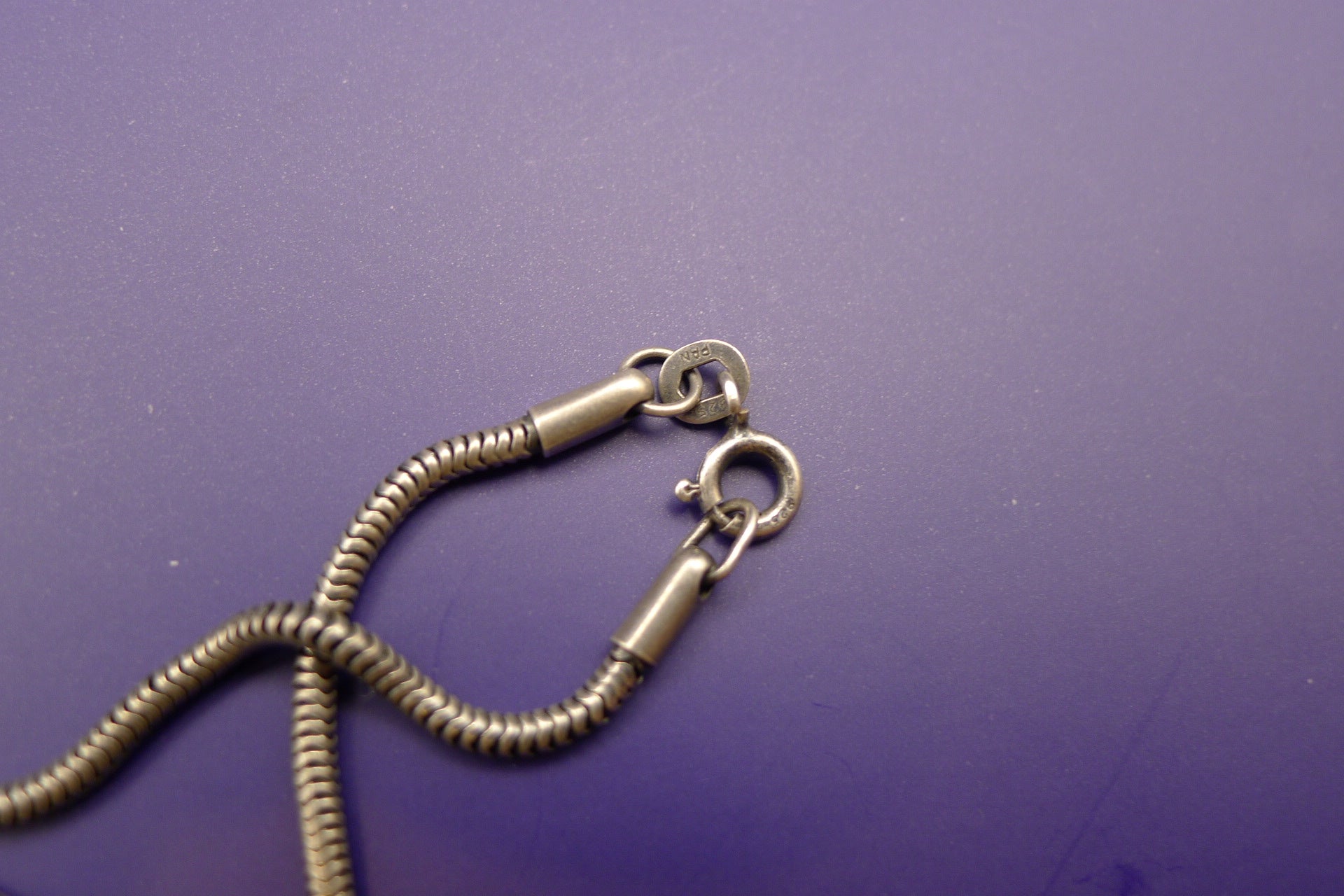 Solid lås og detaljer i sterlingsølv