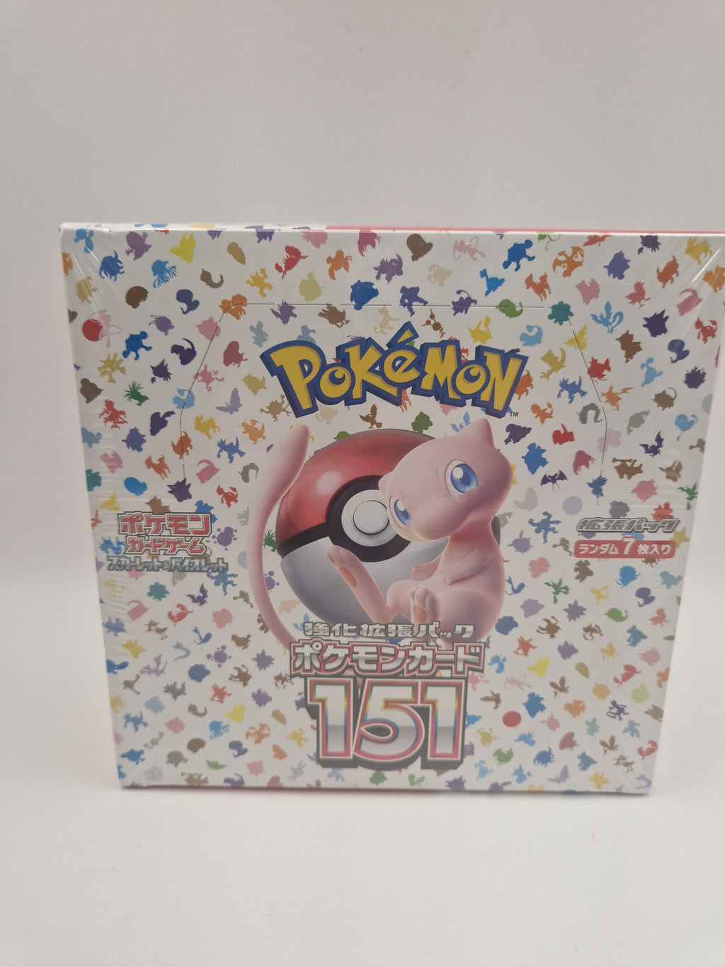  Forside av Pokémon Card 151 Booster Box med Mew-motiv.