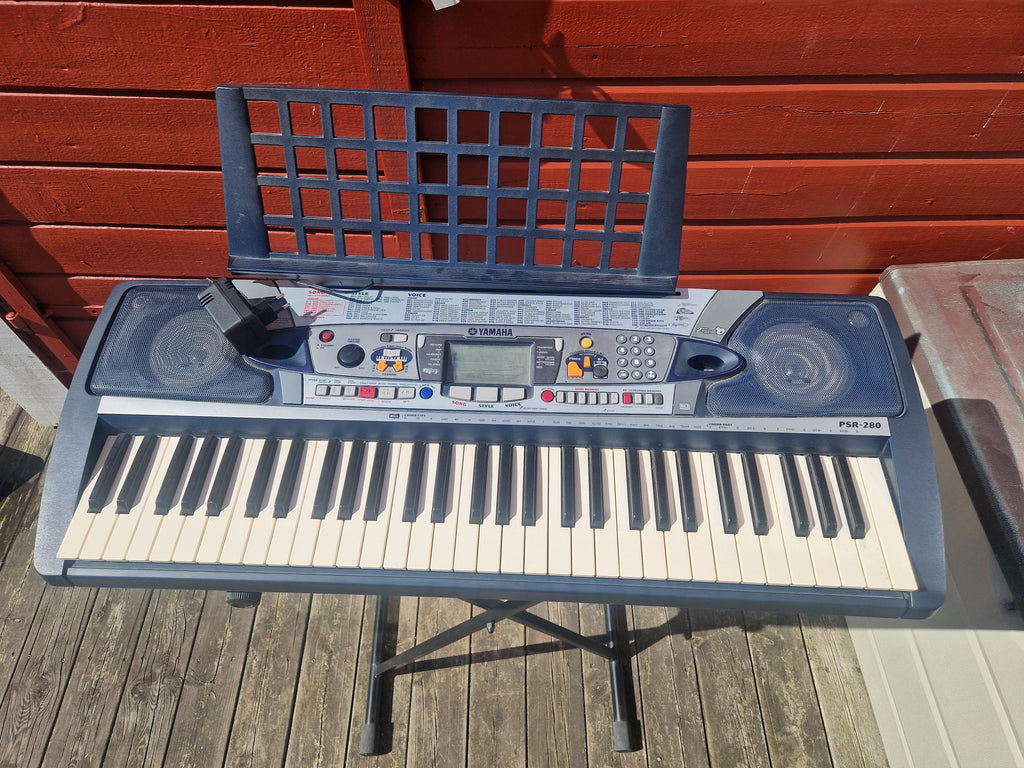 Front med tangenter og kontroller