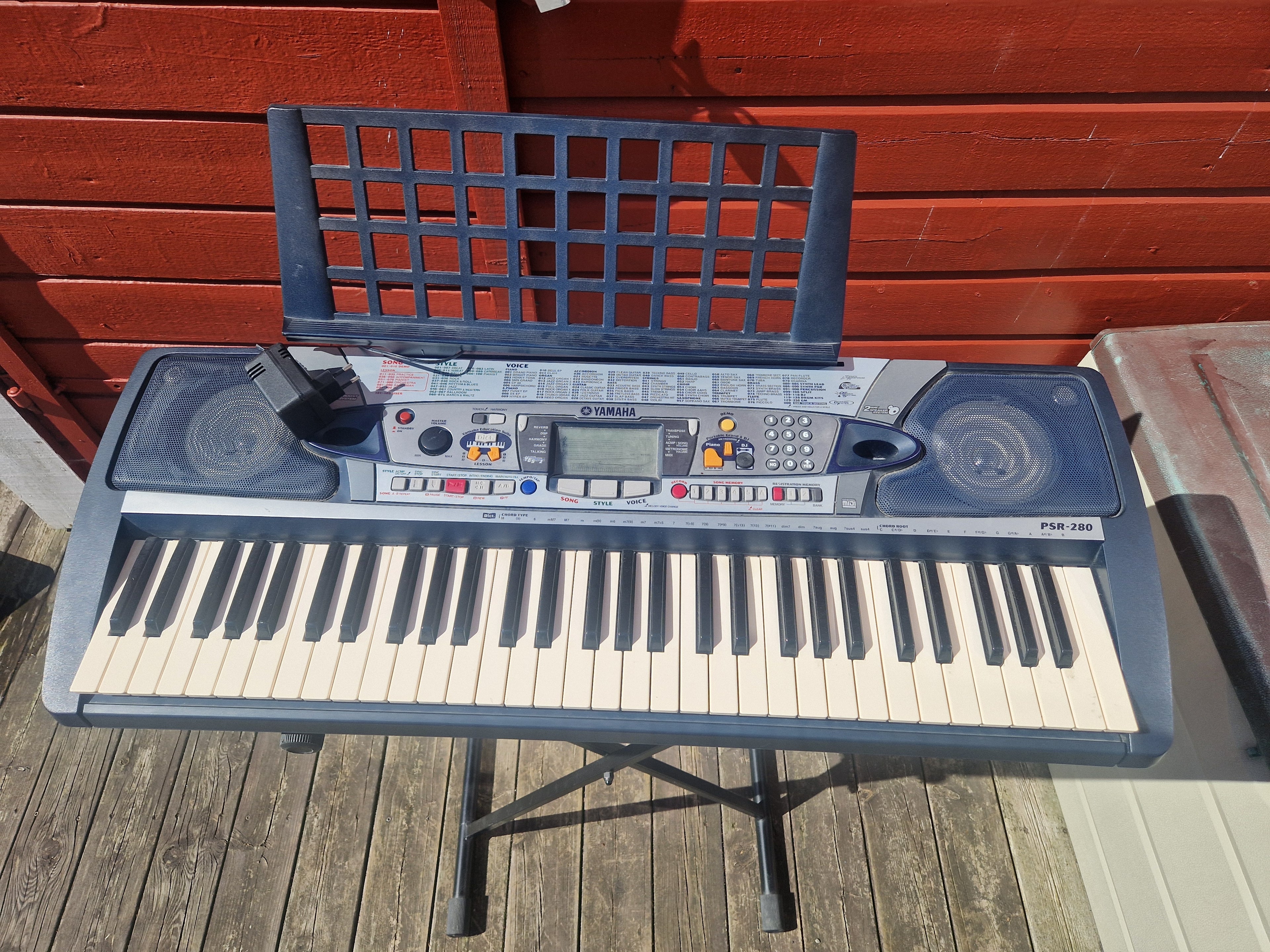 Front med tangenter og kontroller