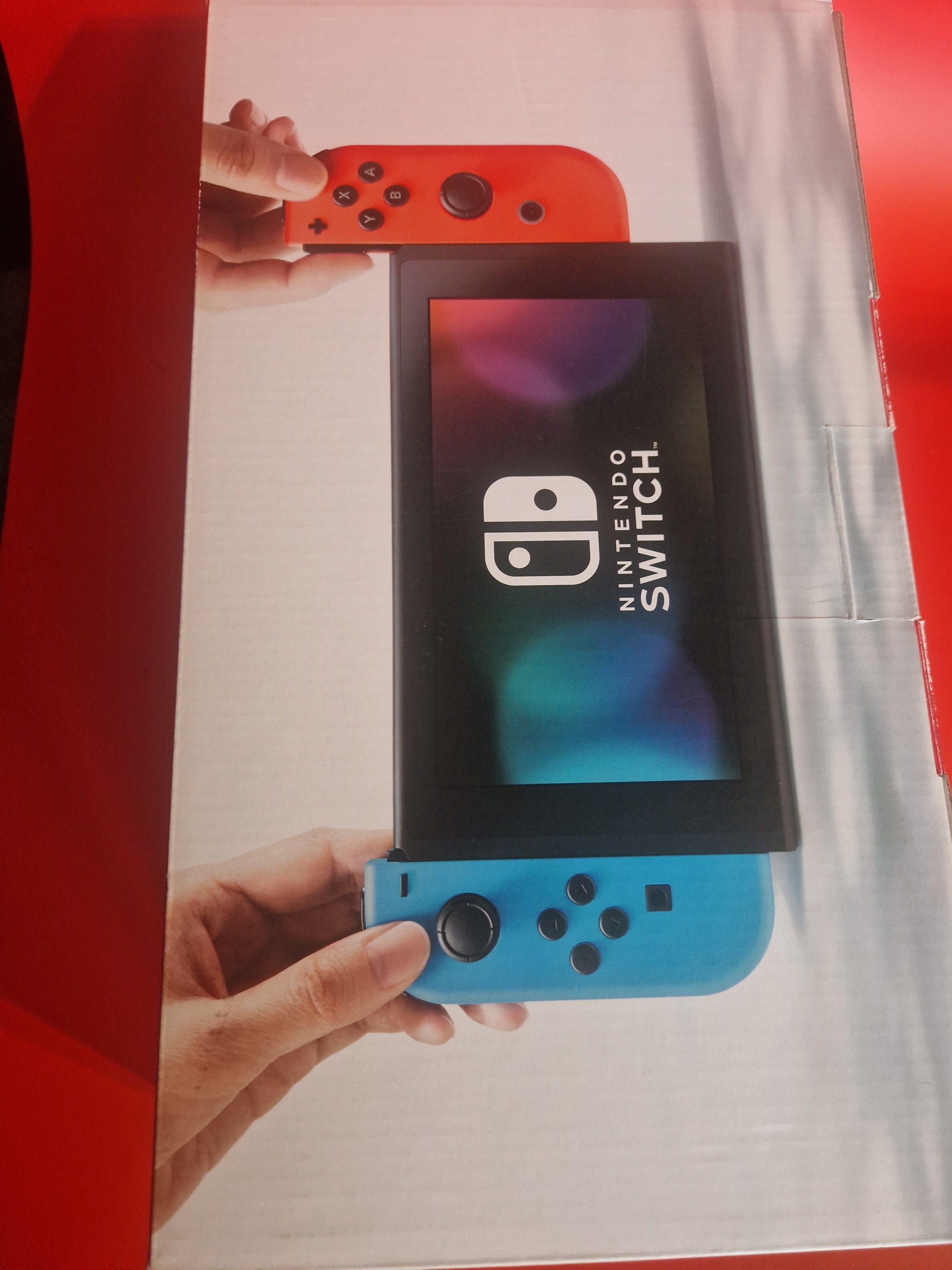 Emballasje og Joy-Con detaljbilder